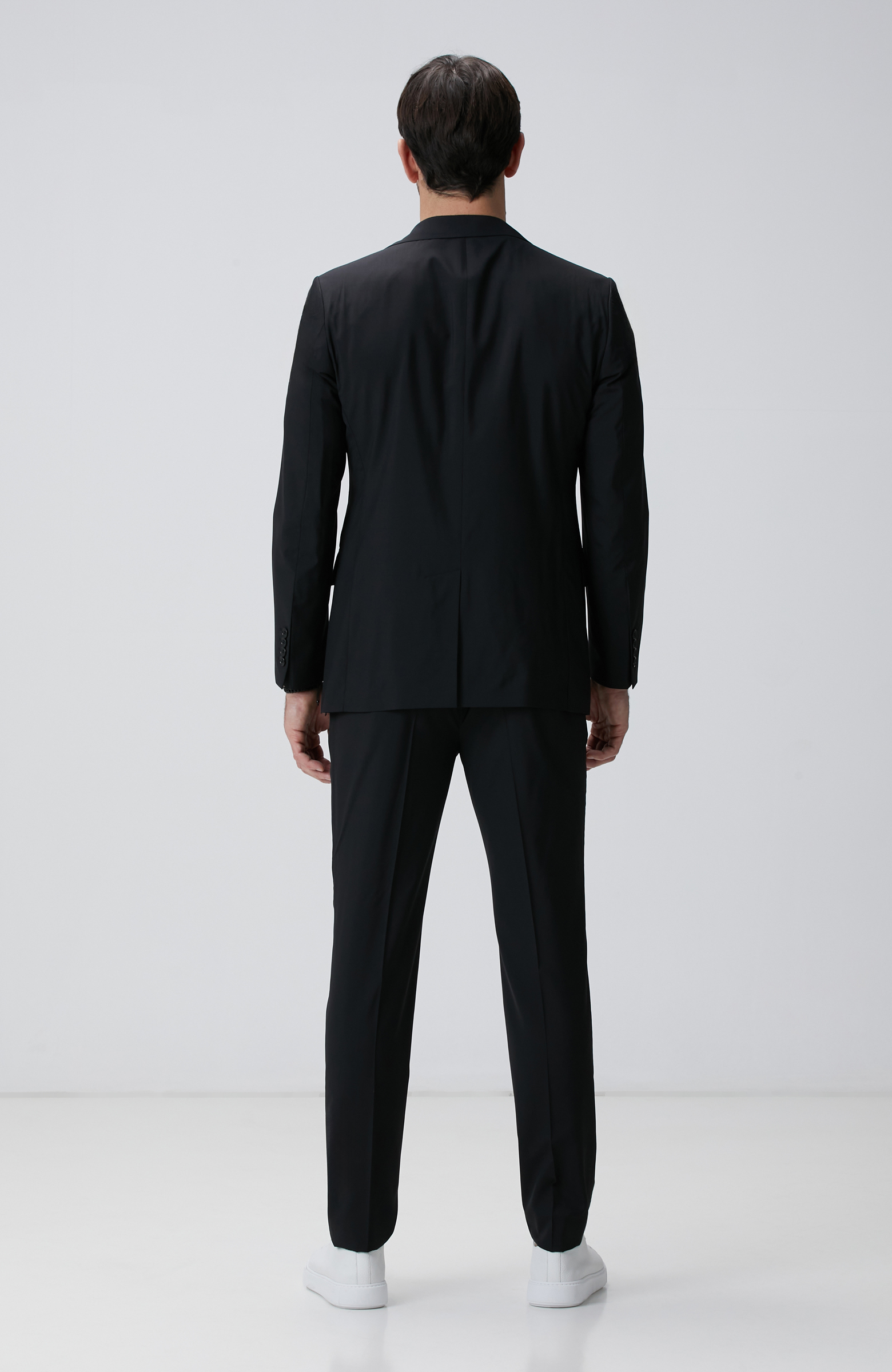 Siyah Limited Loro Piana Kumaşından Üretilmiş Yün İpek Karışımlı Takım Elbise