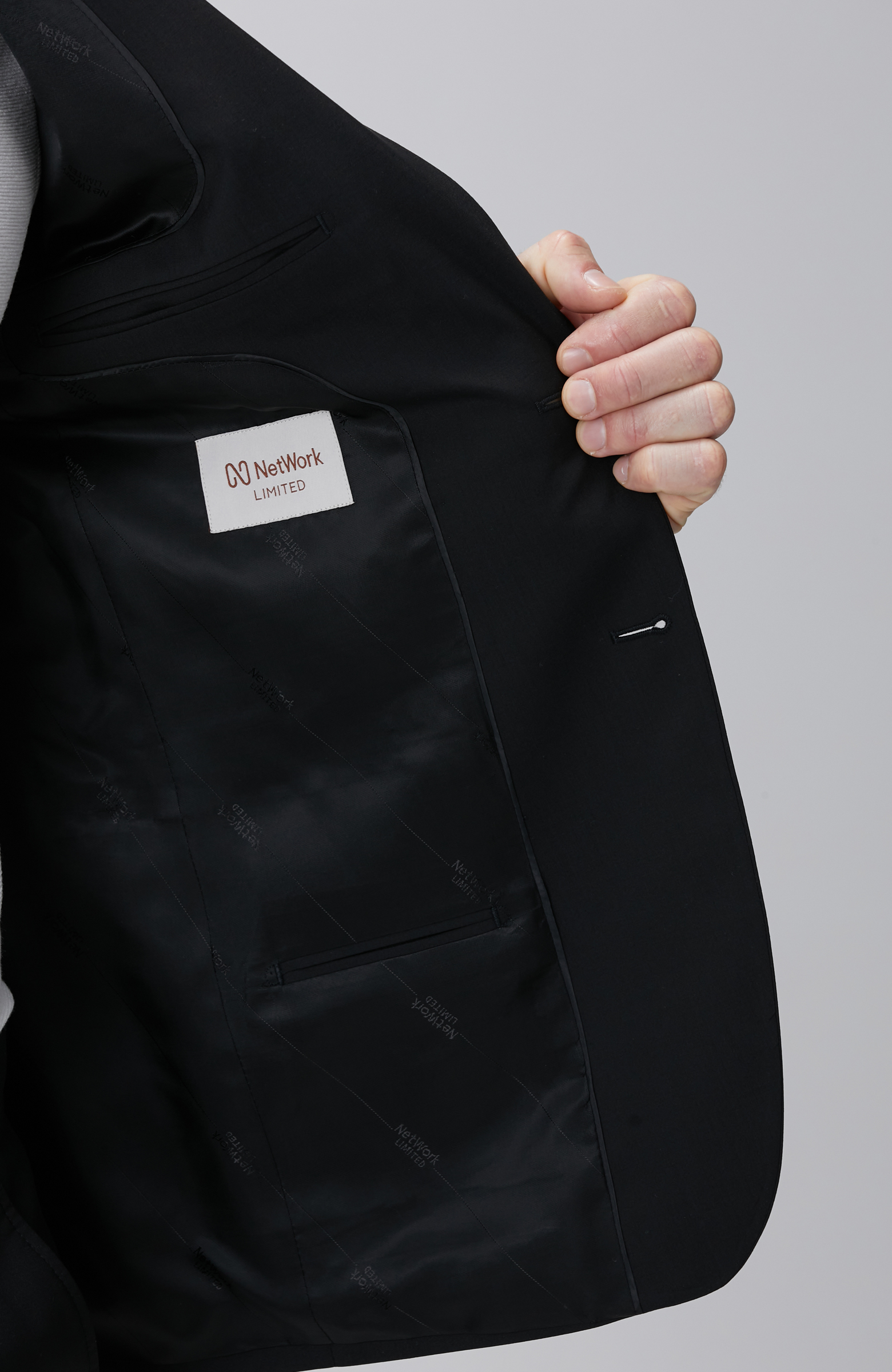 Siyah Limited Loro Piana Kumaşından Üretilmiş Yün İpek Karışımlı Takım Elbise