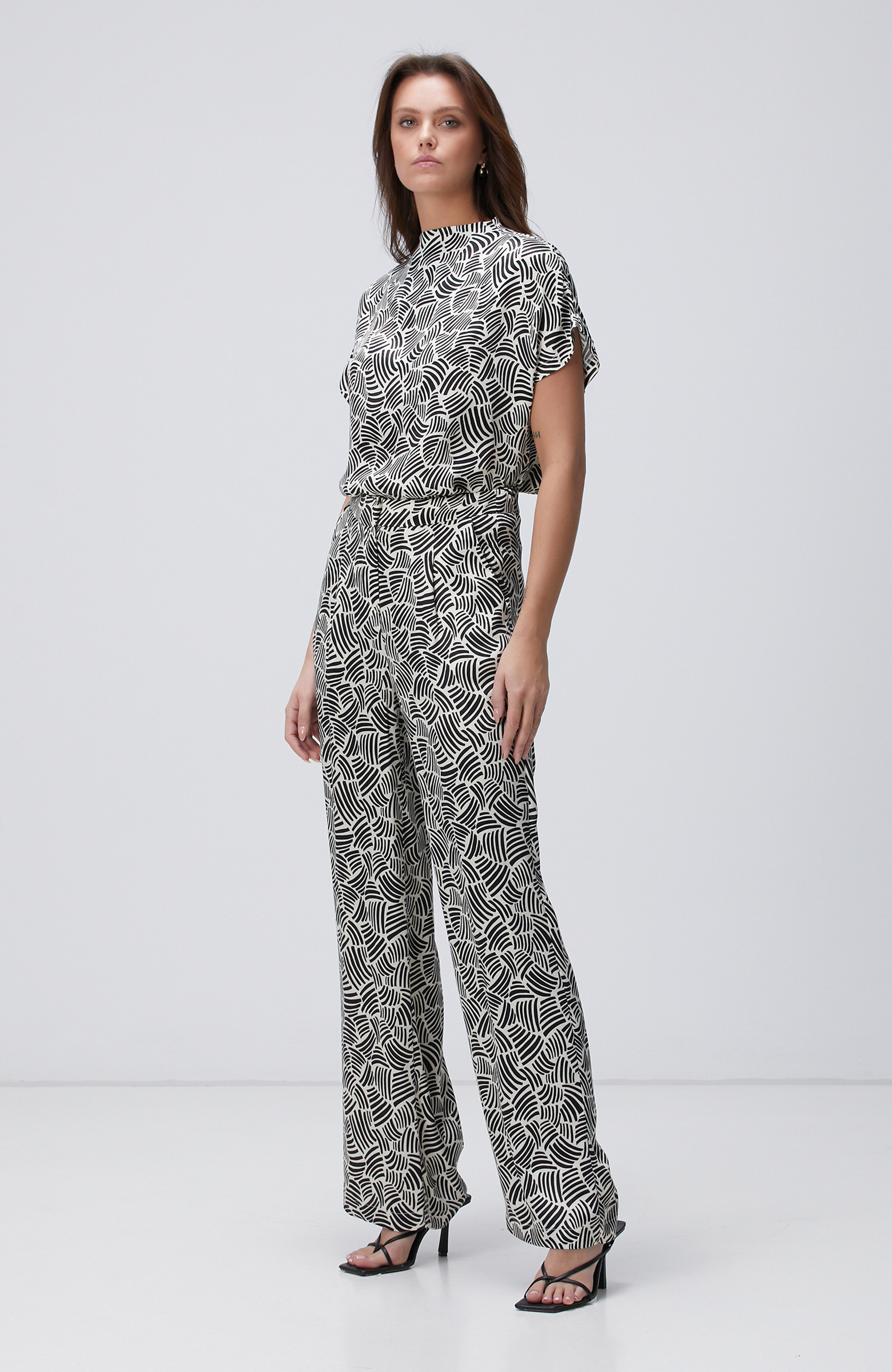 Siyah Kırık Beyaz Desenli Pantolon