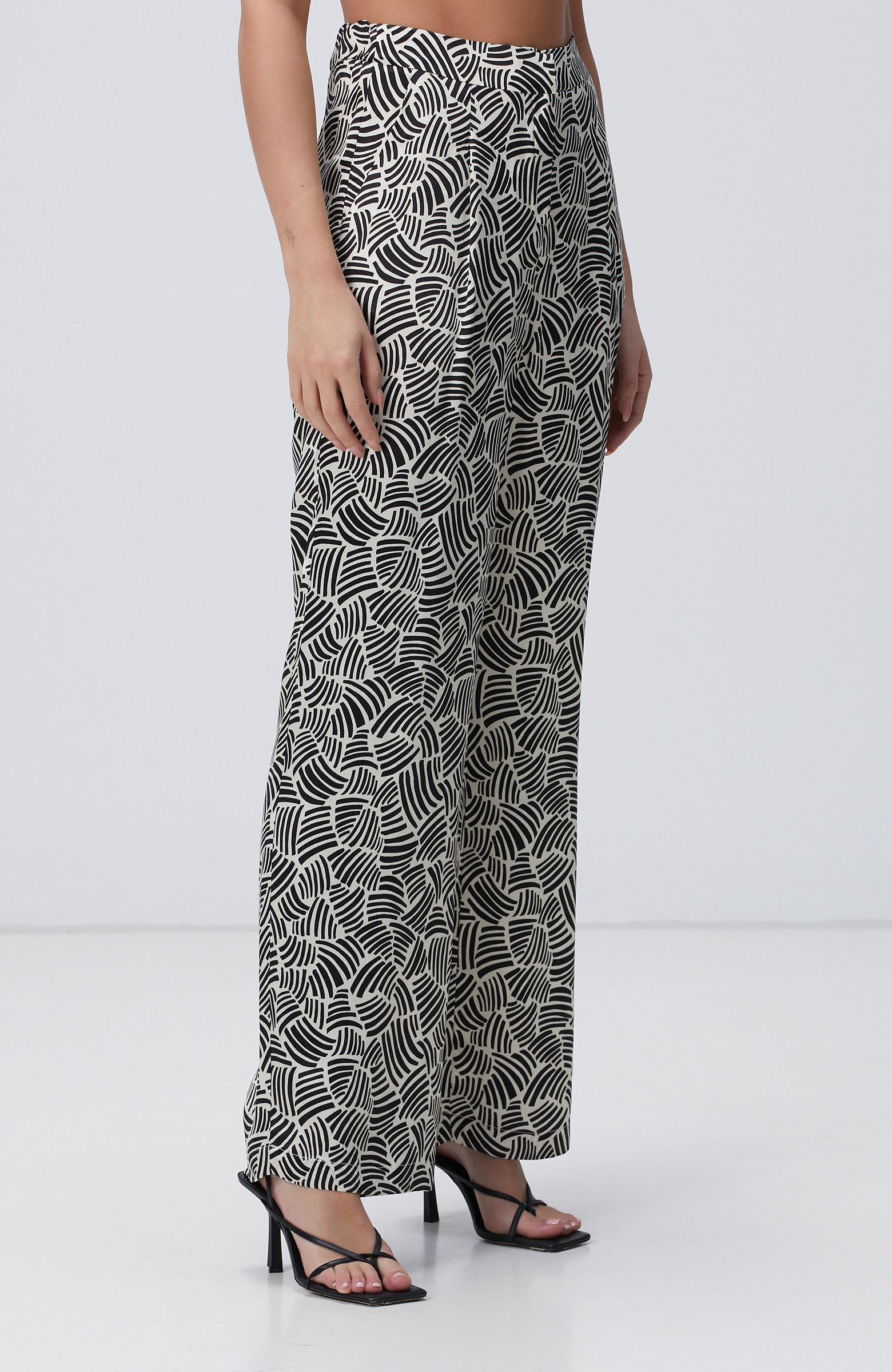 Siyah Kırık Beyaz Desenli Pantolon