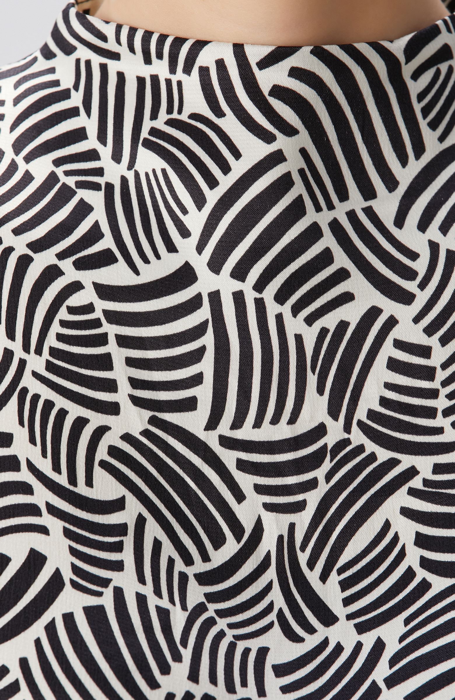 Siyah Kırık Beyaz Desenli Bluz