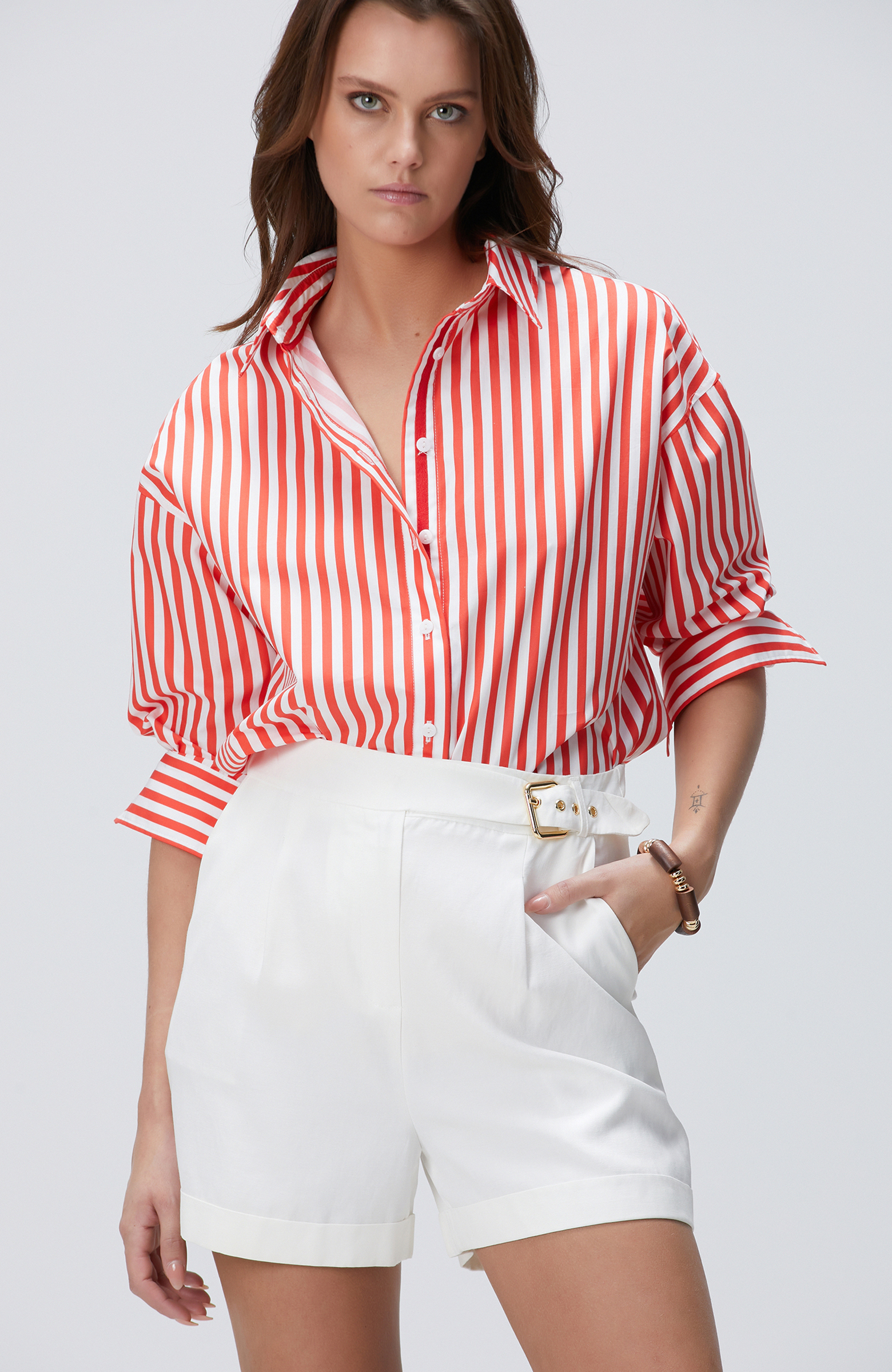 Kırmızı Çizgili Gömlek