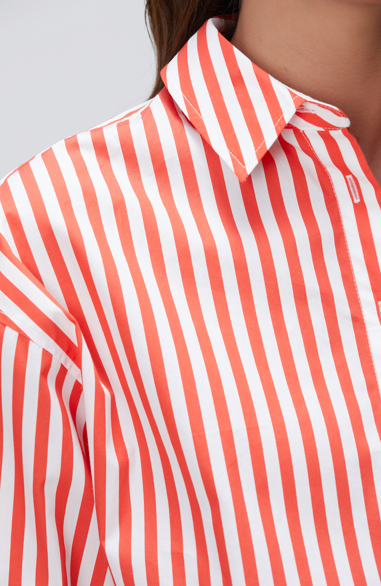 Kırmızı Çizgili Gömlek