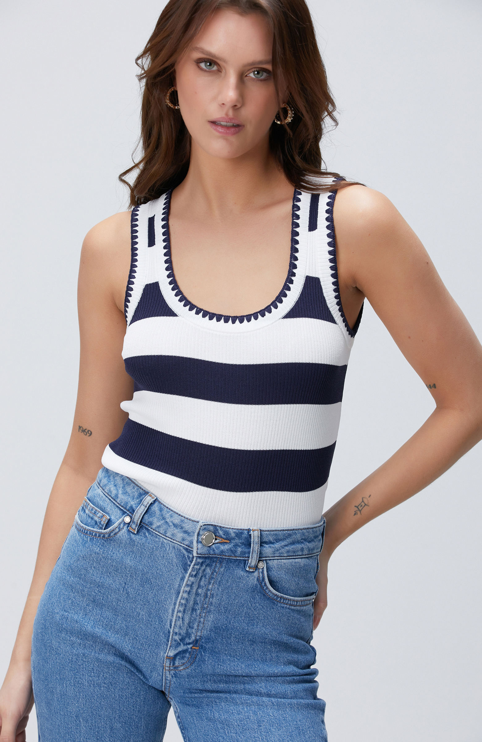 Lacivert Kırık Beyaz Çizgili Atlet