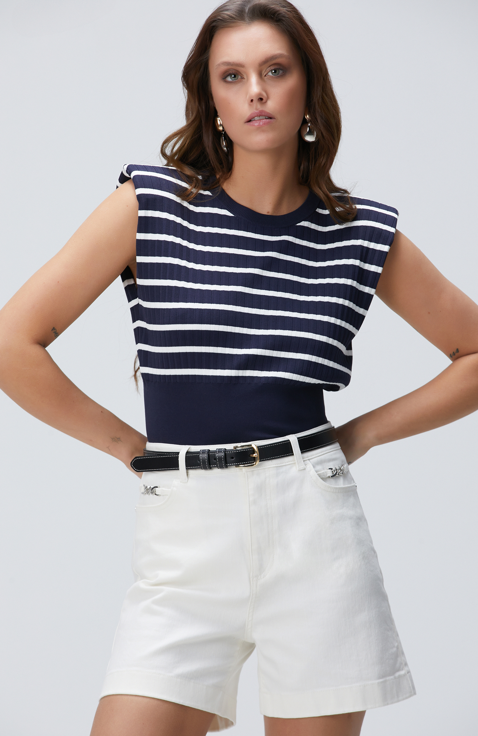 Beyaz Lacivert Düşük Kol Çizgili Triko