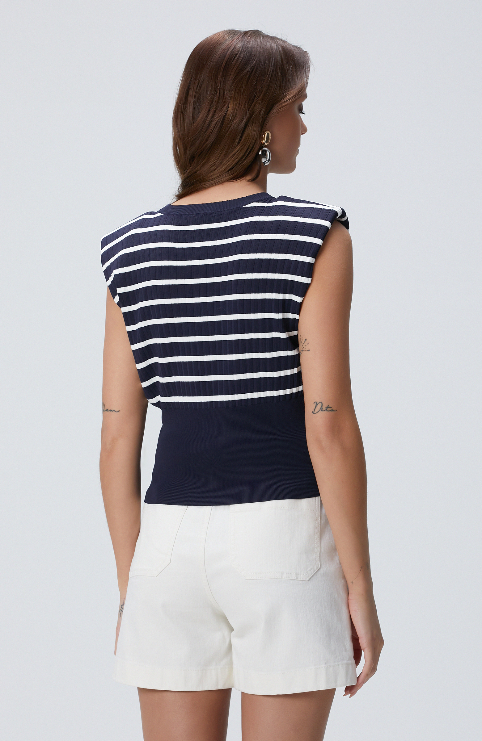 Beyaz Lacivert Düşük Kol Çizgili Triko