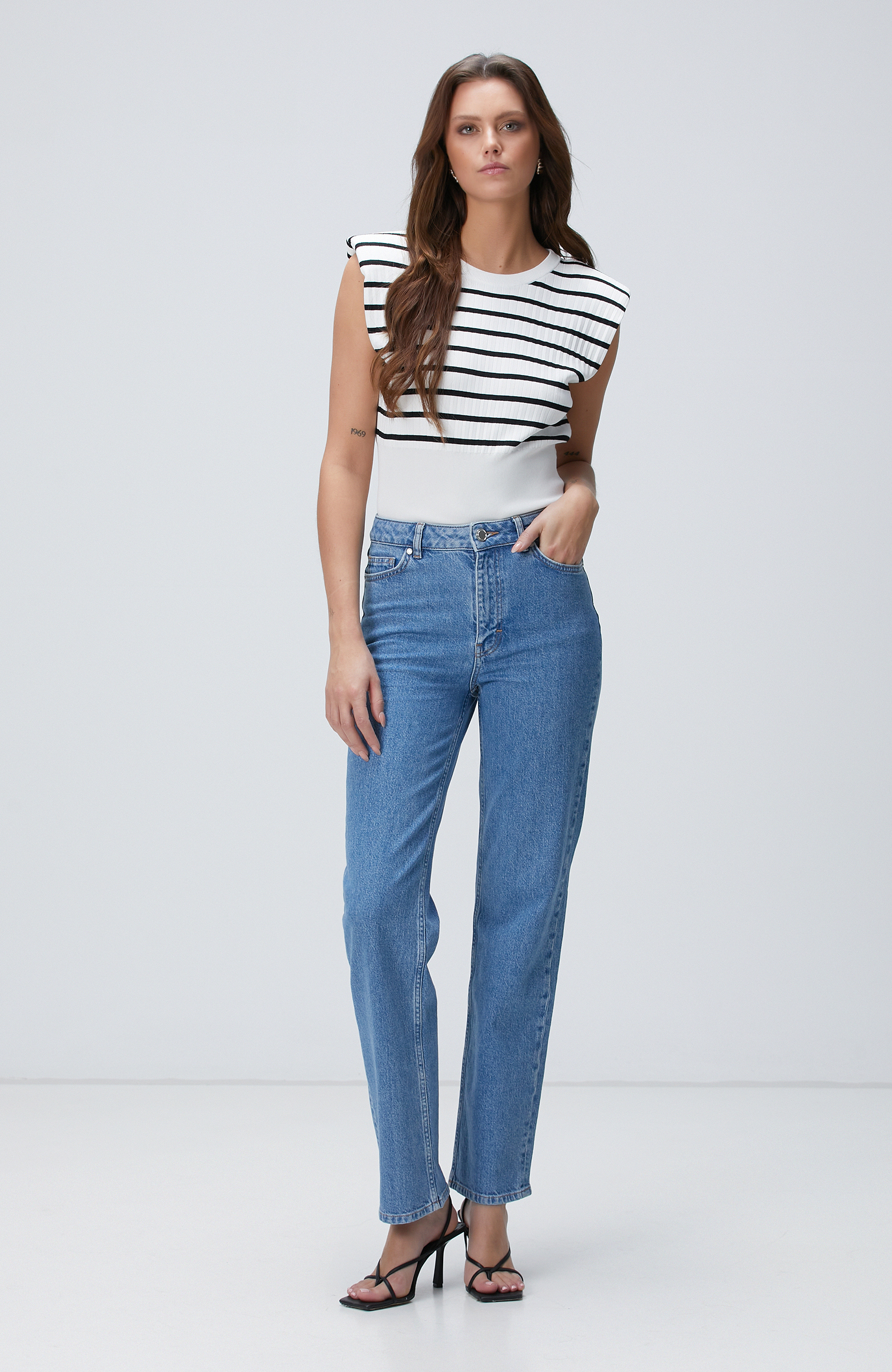 Siyah Kırık Beyaz Düşük Kol Çizgili Triko