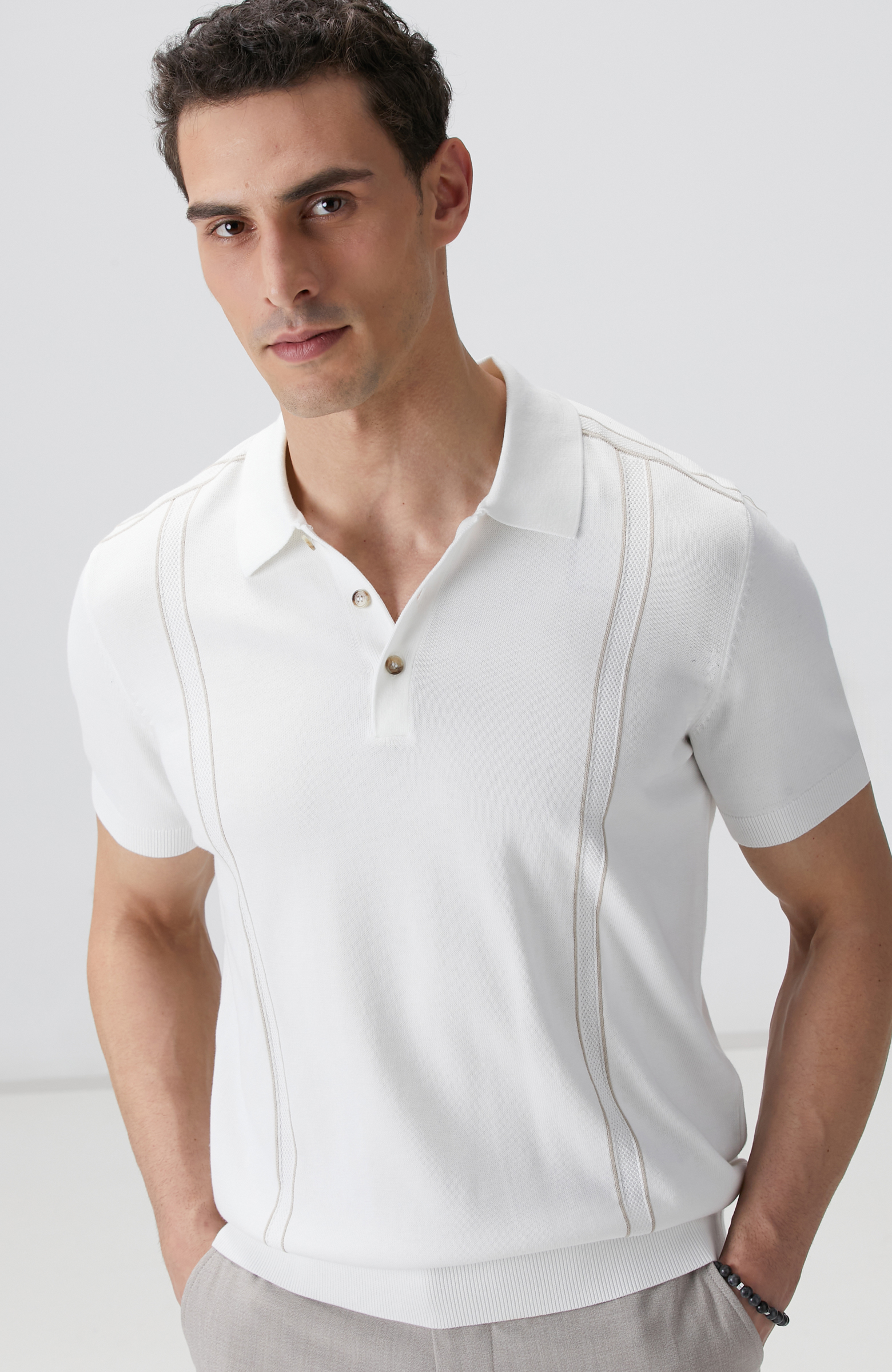 Kırık Beyaz Triko Kazak