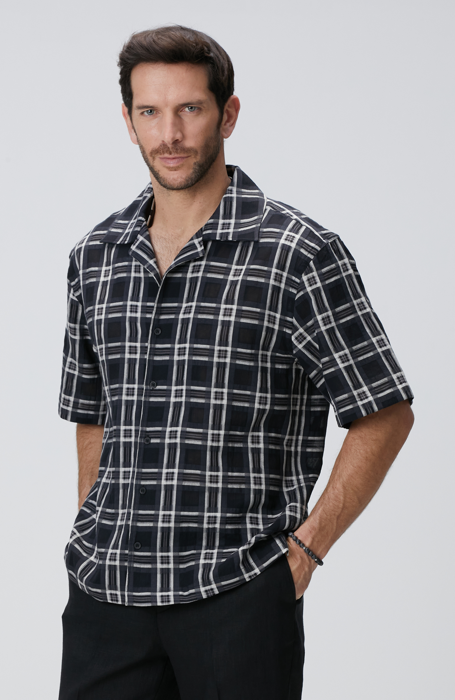 Siyah Yün Karışımlı Gömlek