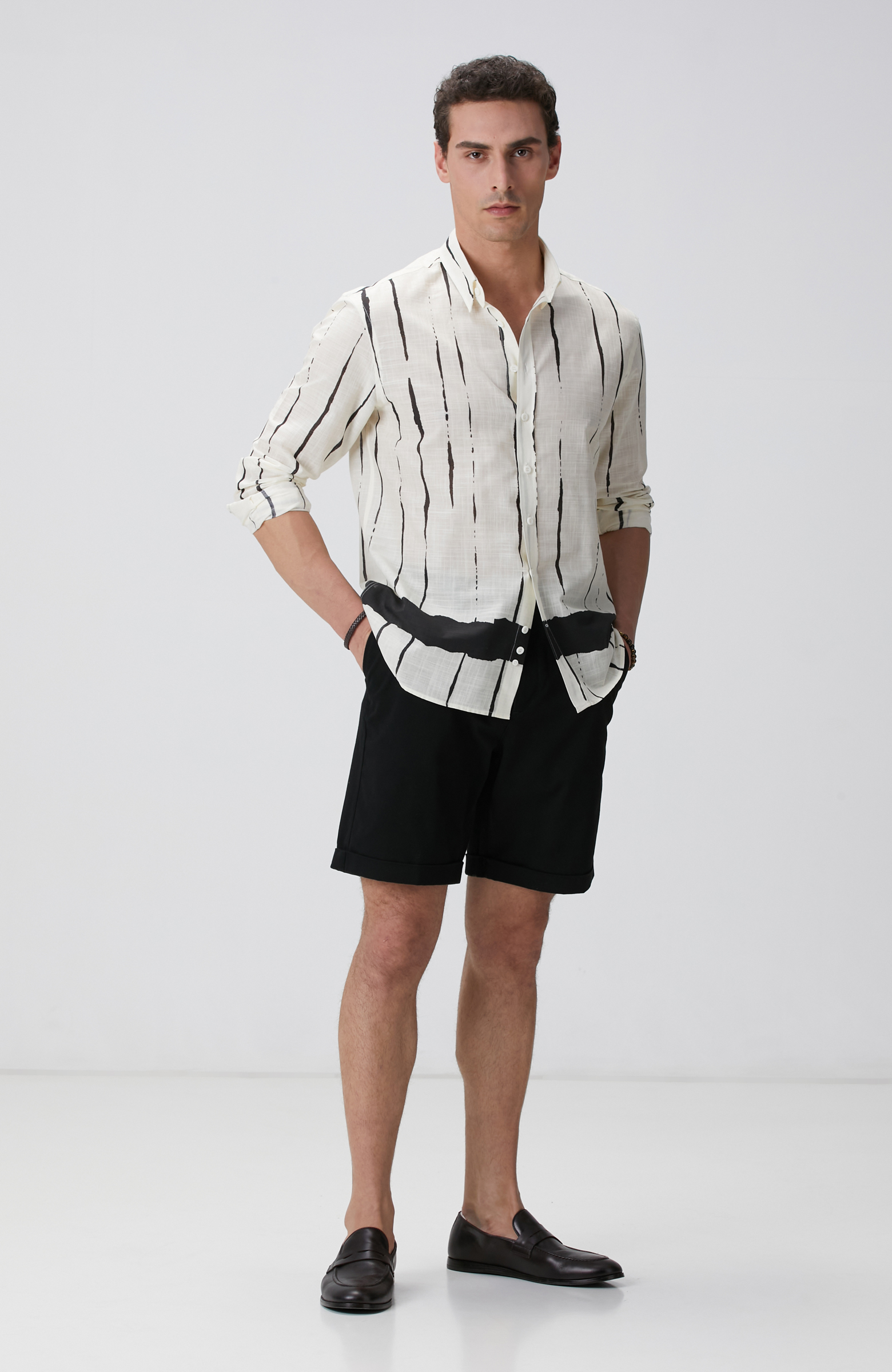 Kırık Beyaz Baskılı Gömlek