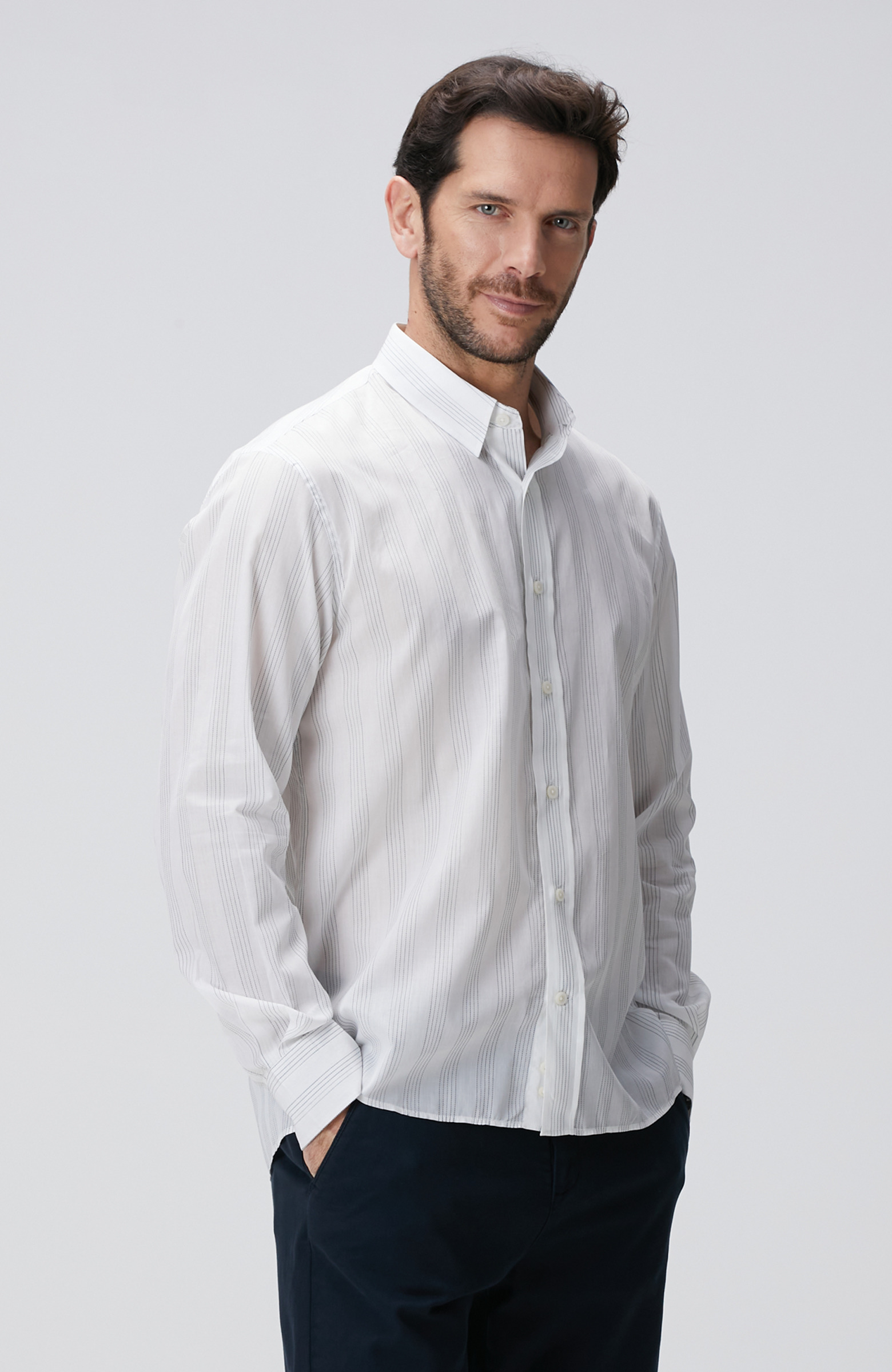 Beyaz Lacivert Çizgili Gömlek