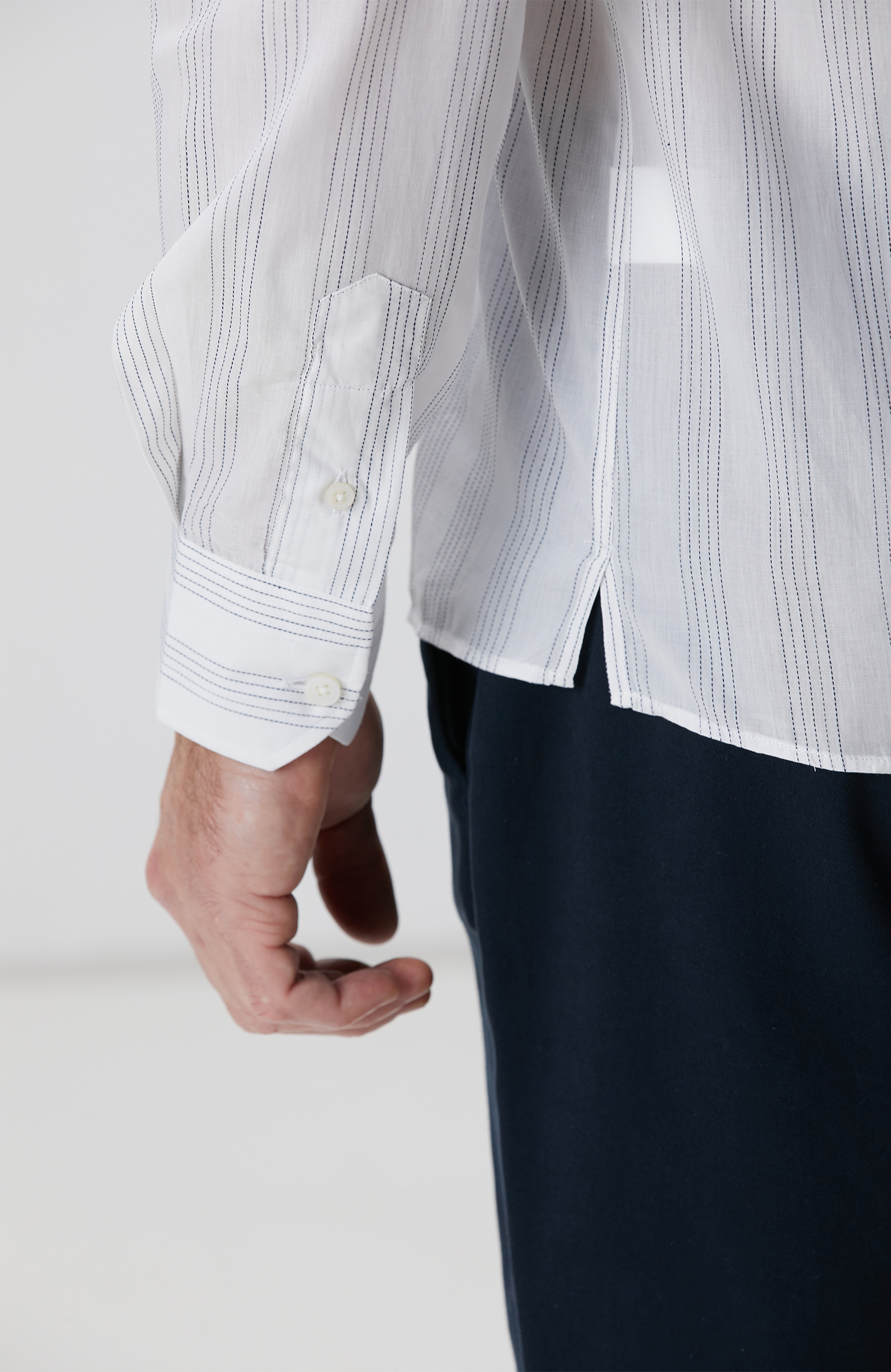 Beyaz Lacivert Çizgili Gömlek