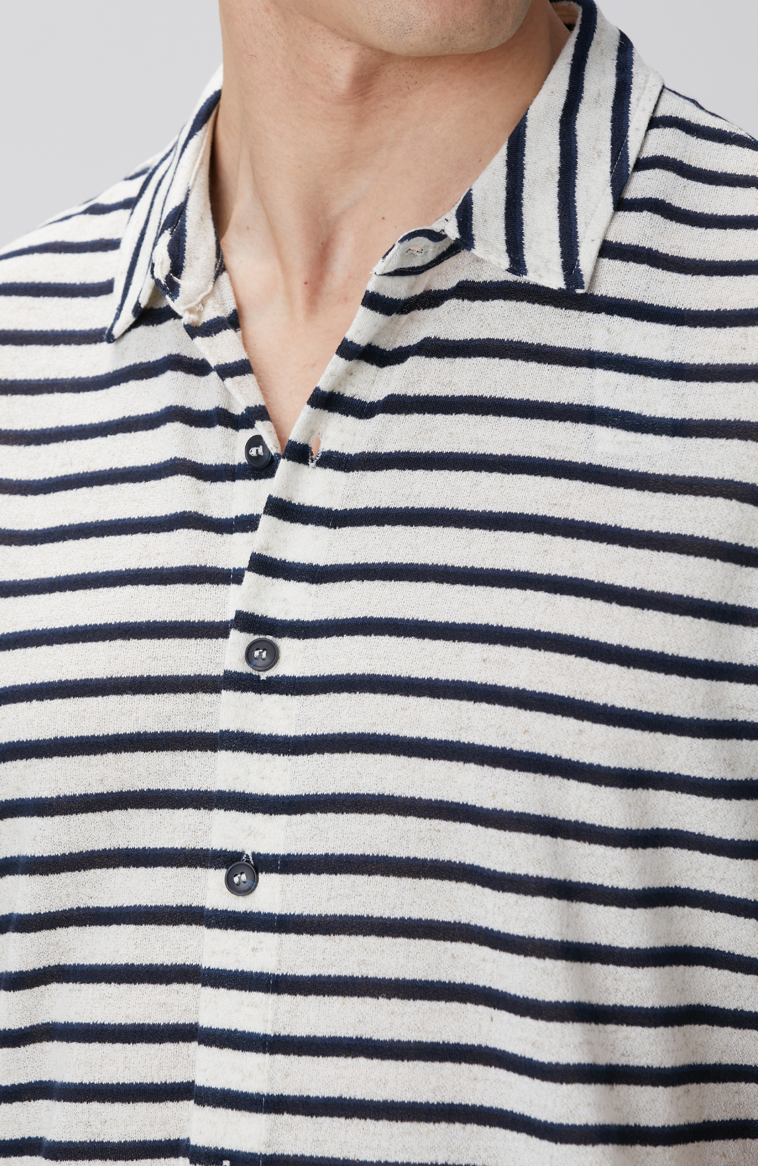 Kırık Beyaz Çizgi Desenli Gömlek