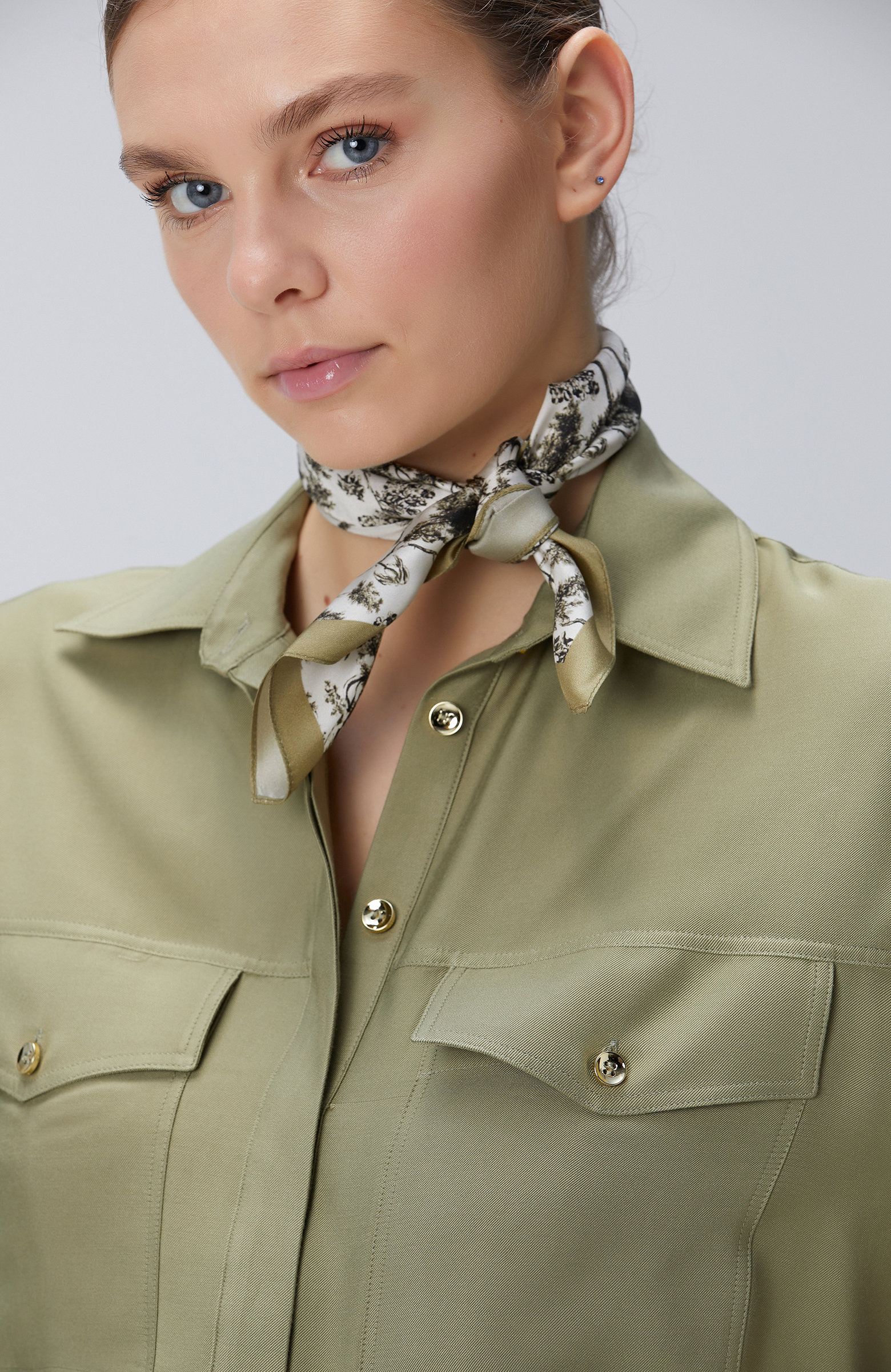 Renkli Yaprak Desenli Kadın Twill İpek Fular