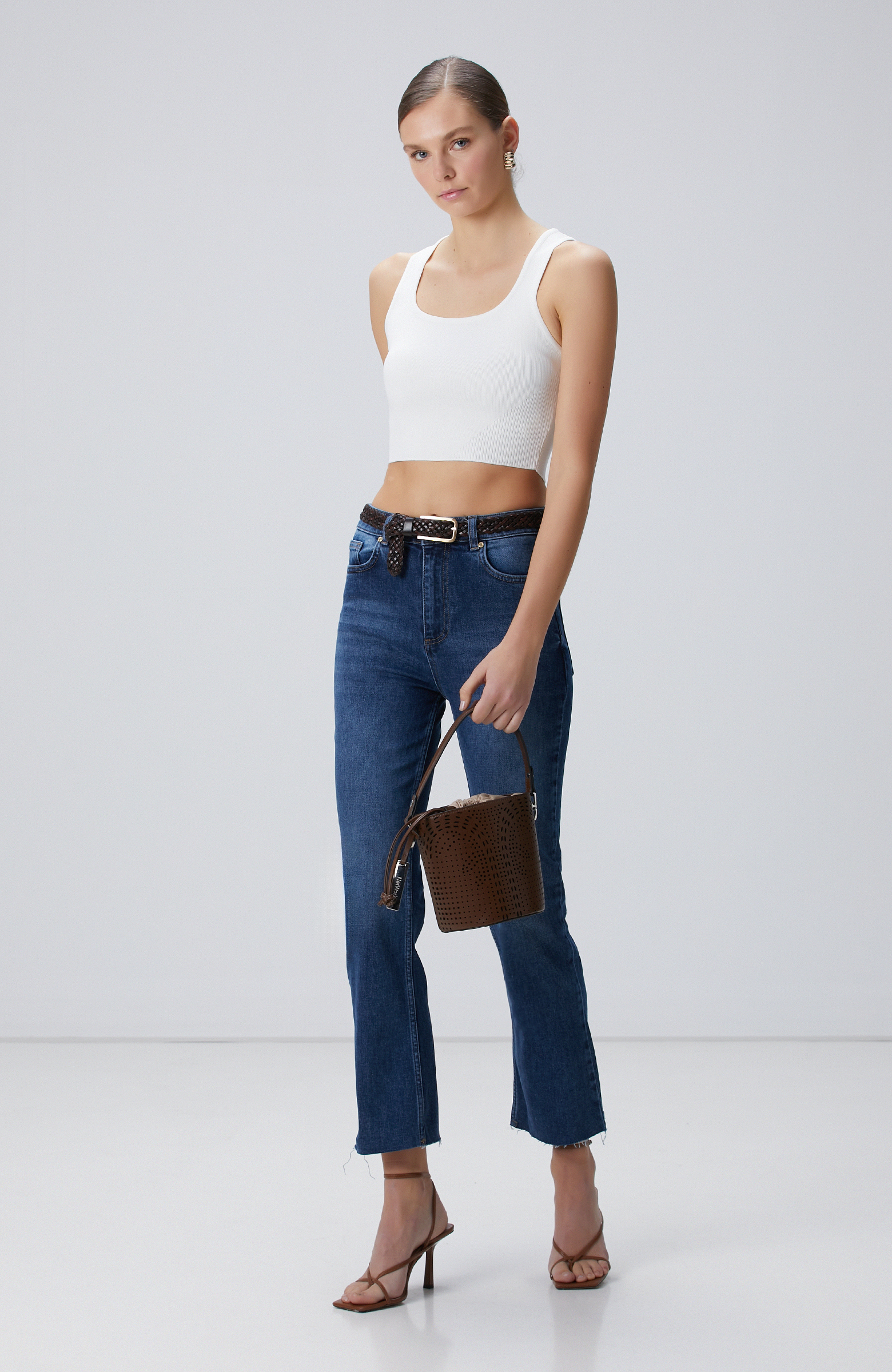 Kırıkbeyaz  Büstiyer