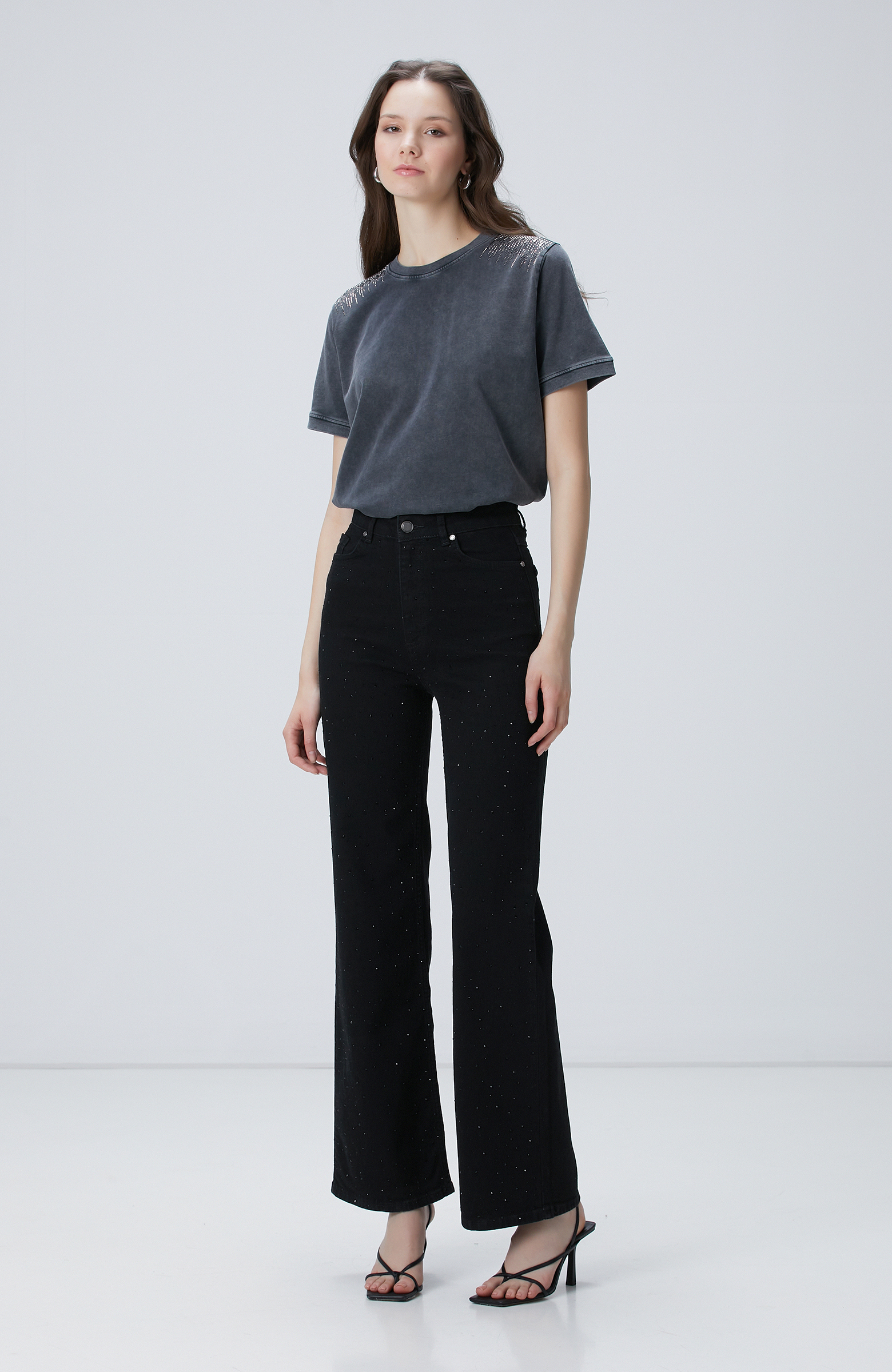 Antrasit Omuz Taş Detaylı T-shirt