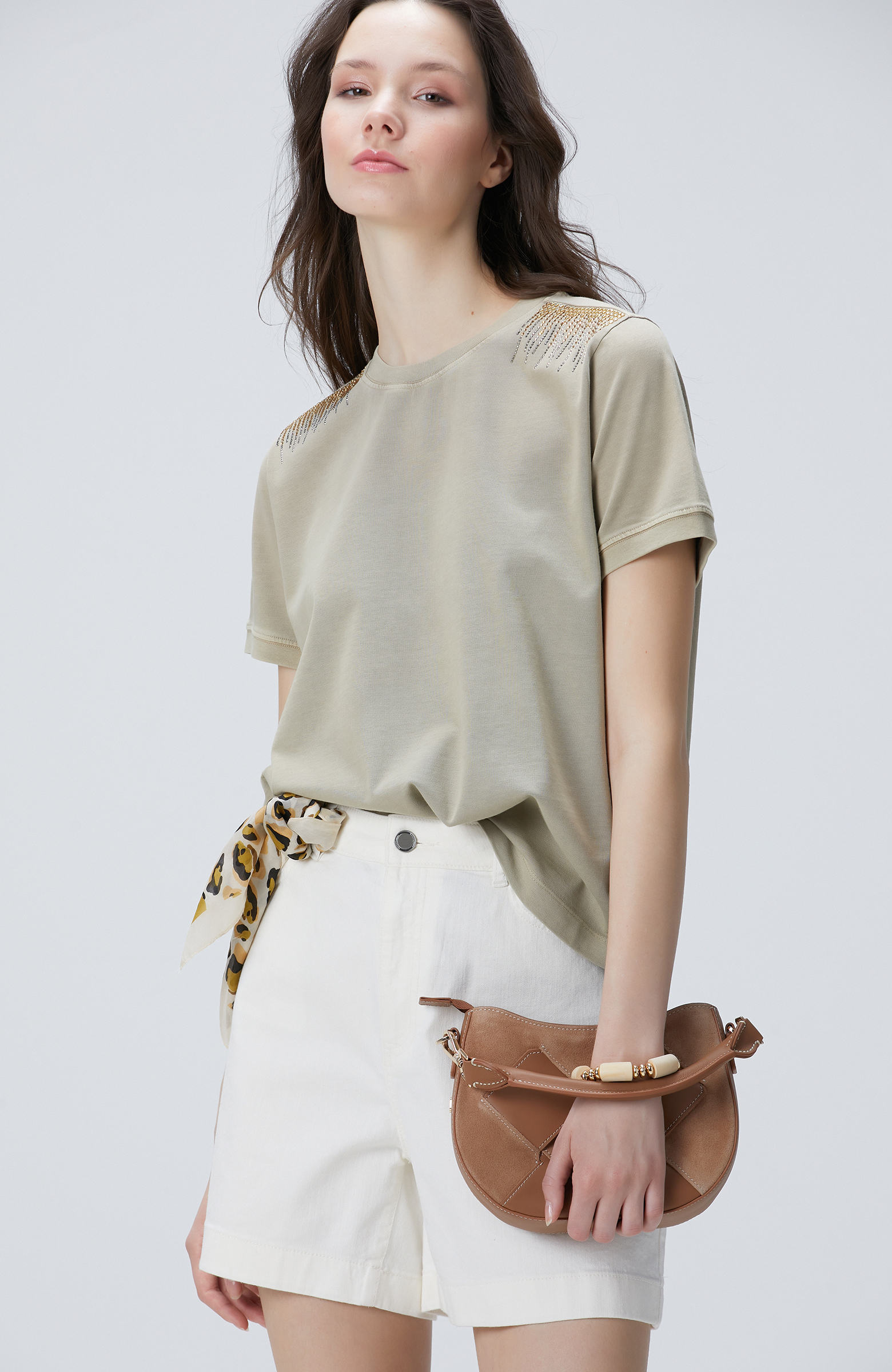 Bej Omuz Taş Detaylı T-shirt