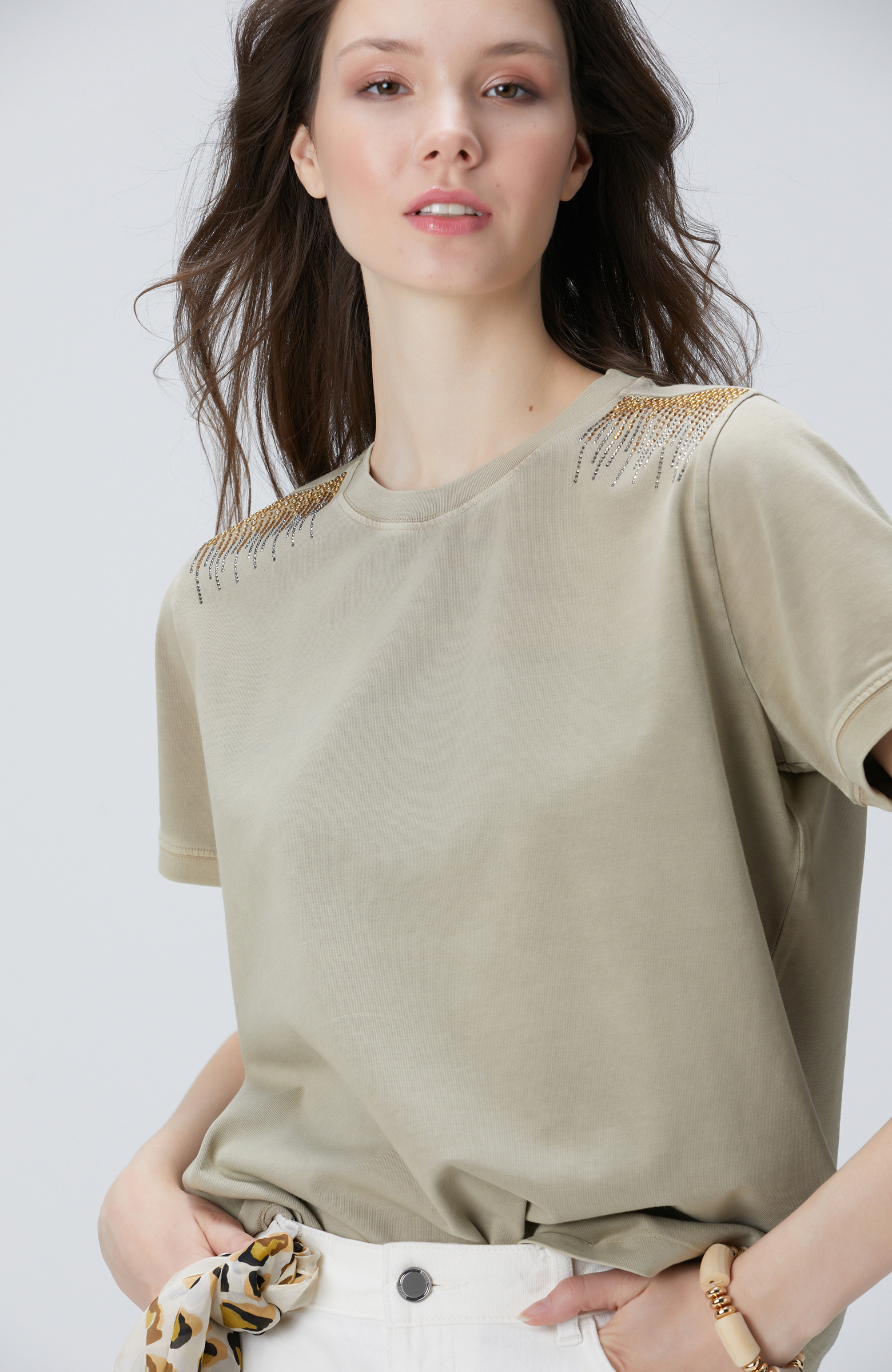 Bej Omuz Taş Detaylı T-shirt