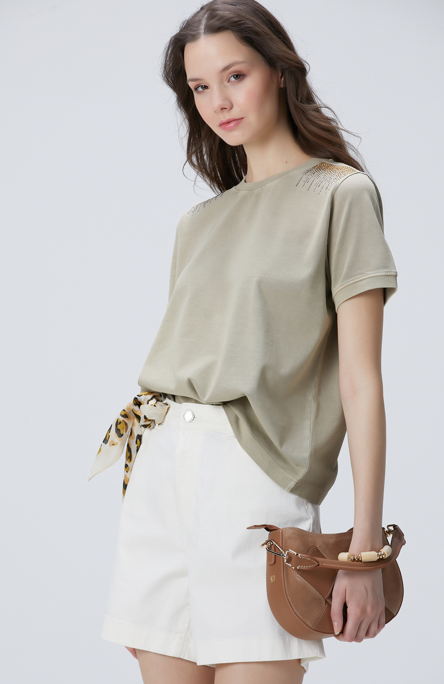 Bej Omuz Taş Detaylı T-shirt