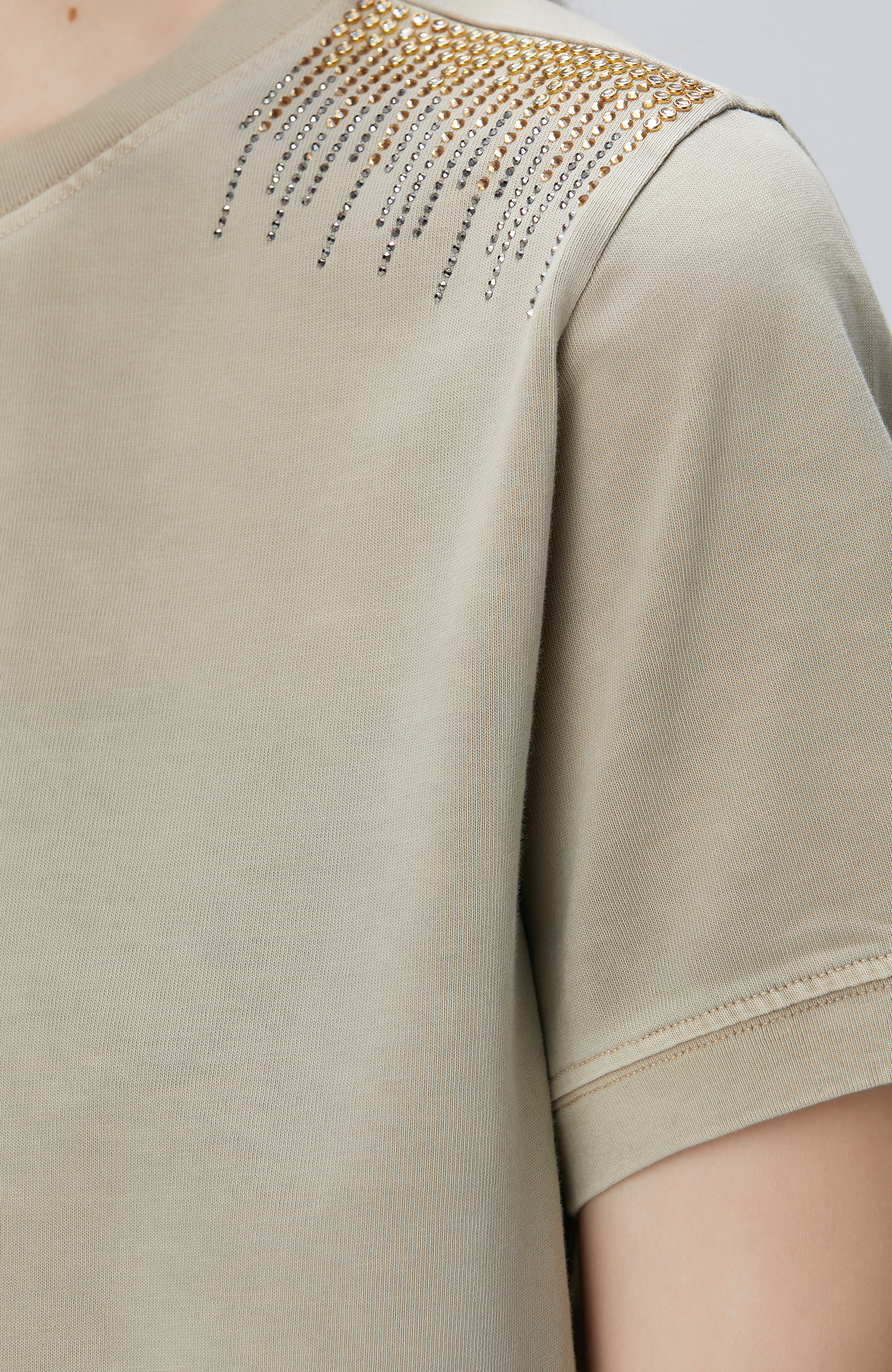 Bej Omuz Taş Detaylı T-shirt