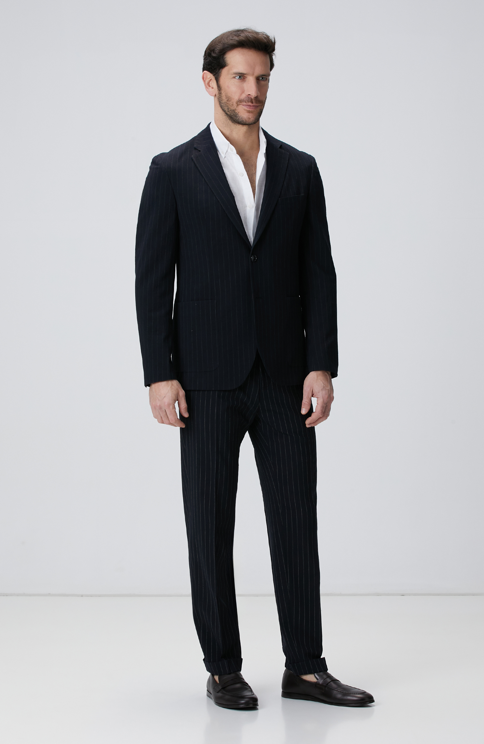 Siyah Çizgili Yün Karışımlı Takım Elbise