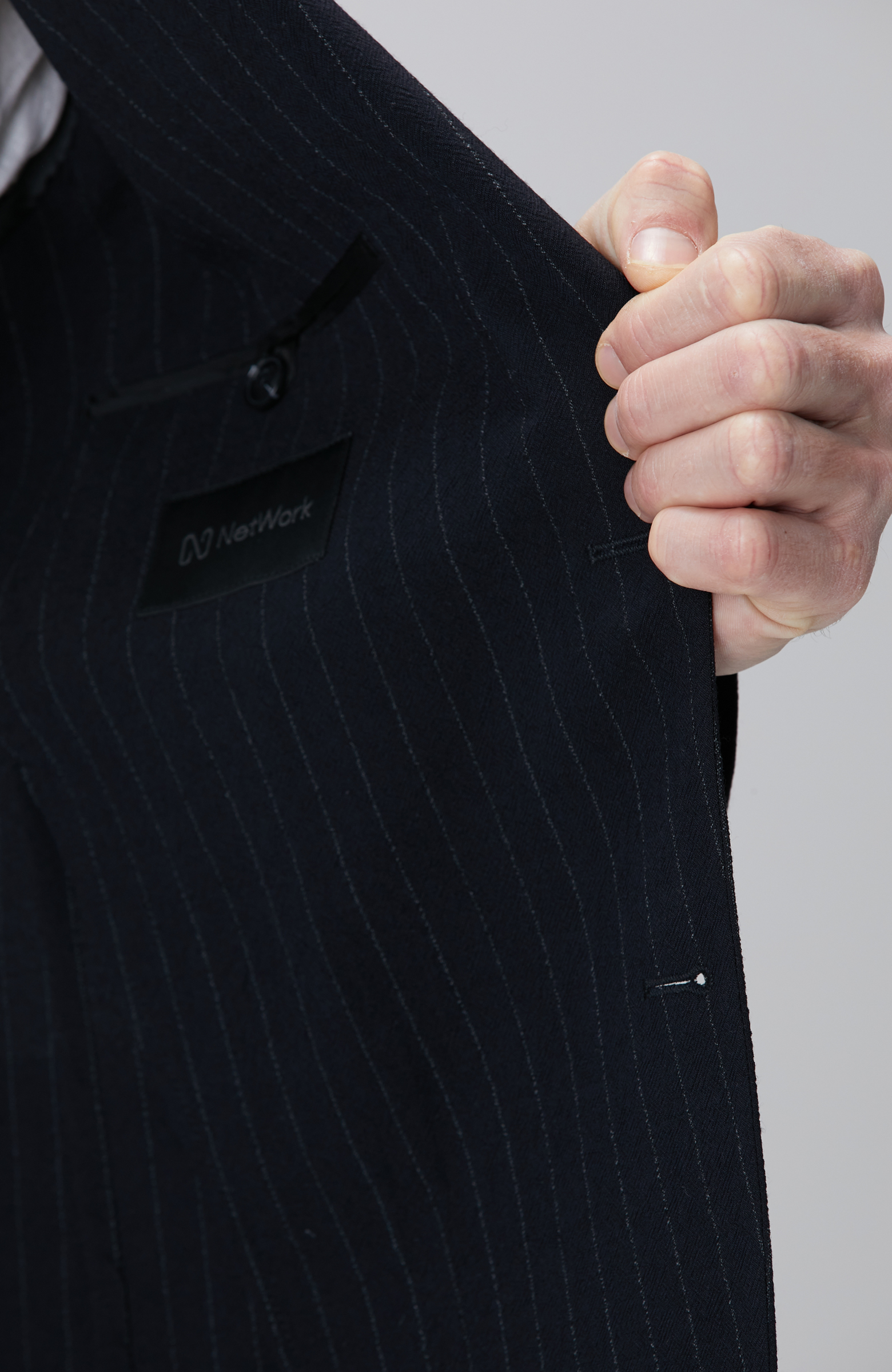 Siyah Çizgili Yün Karışımlı Takım Elbise