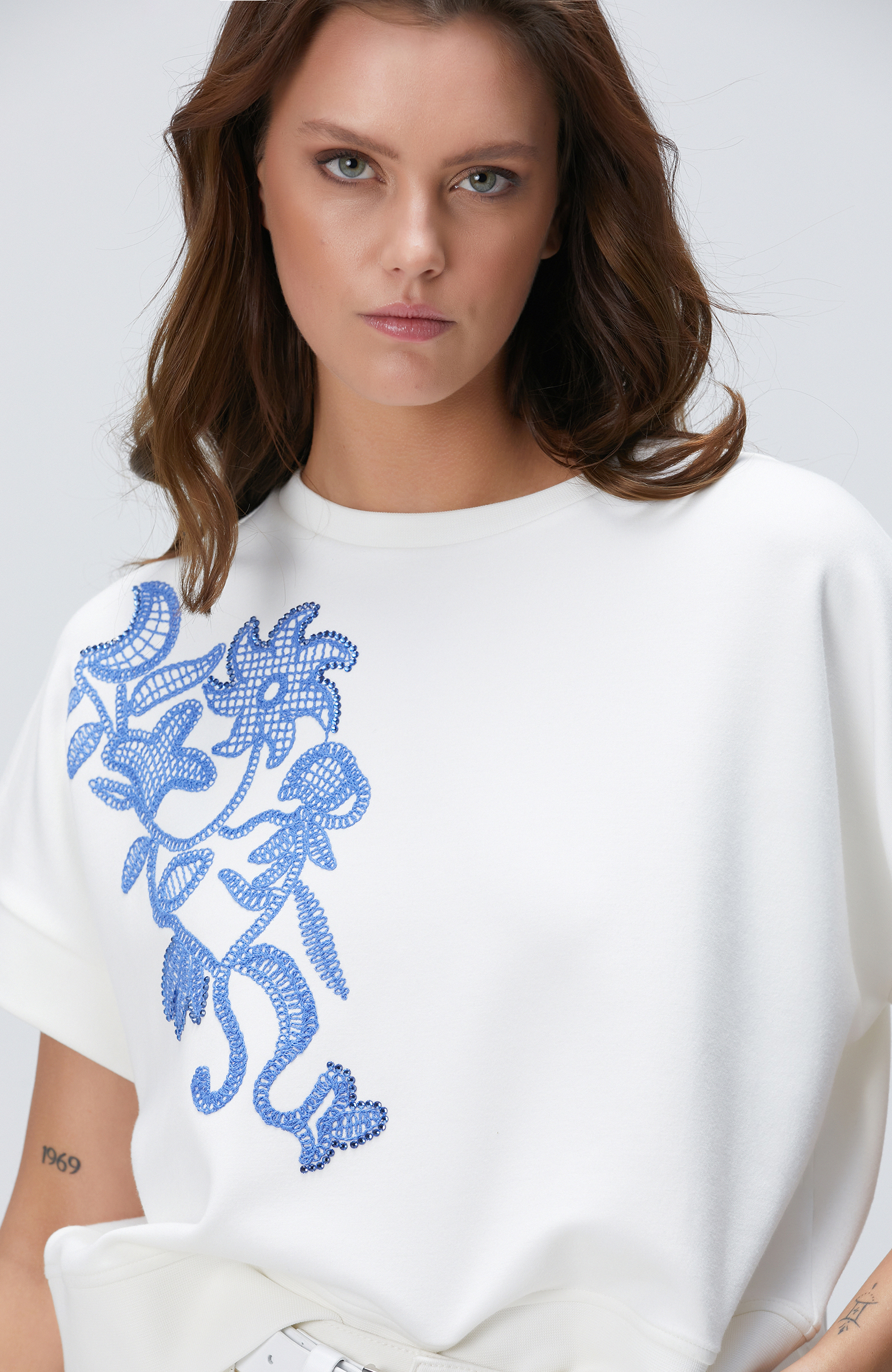 Kırık Beyaz Sweatshirt