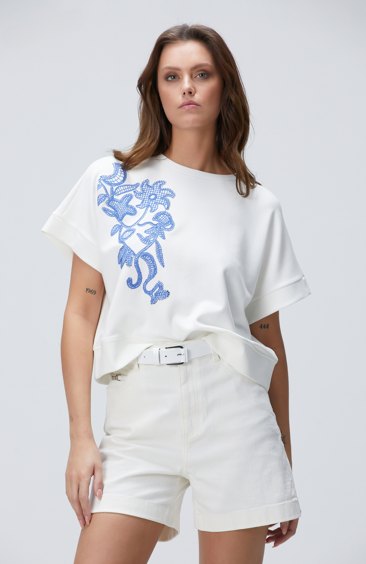 Kırık Beyaz Sweatshirt