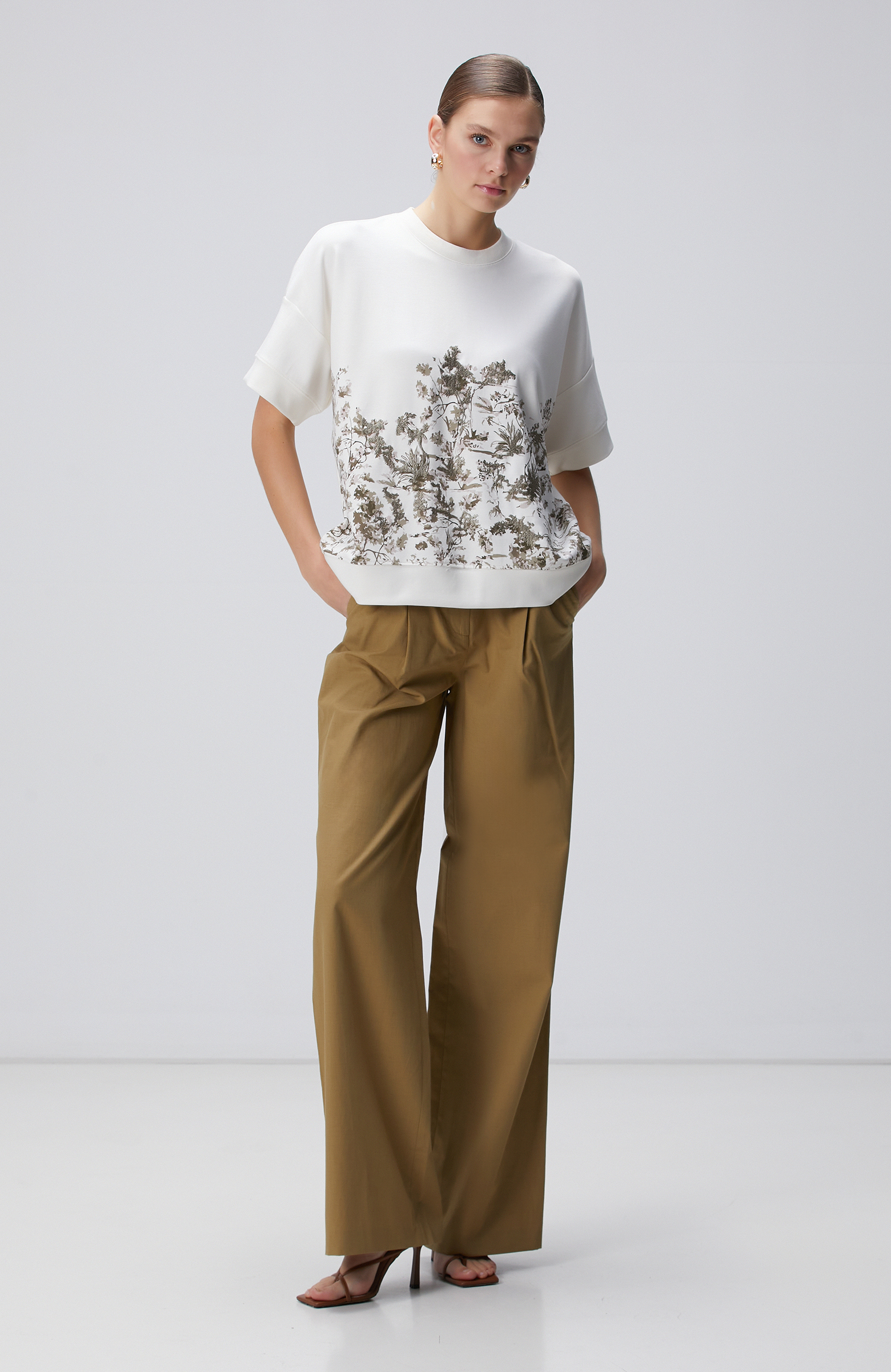 Kırık Beyaz Sweatshirt