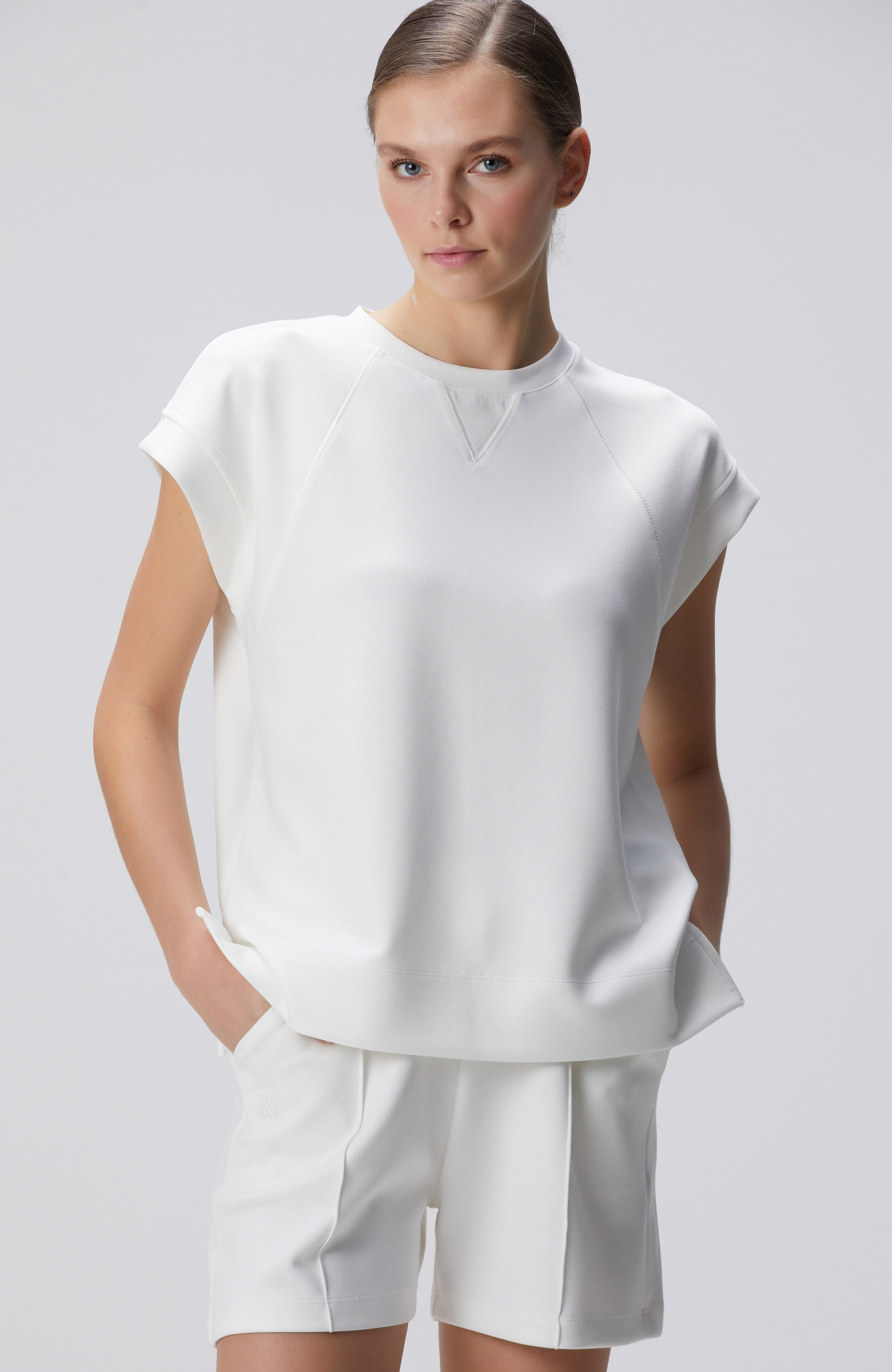 Kırık Beyaz Sweatshirt