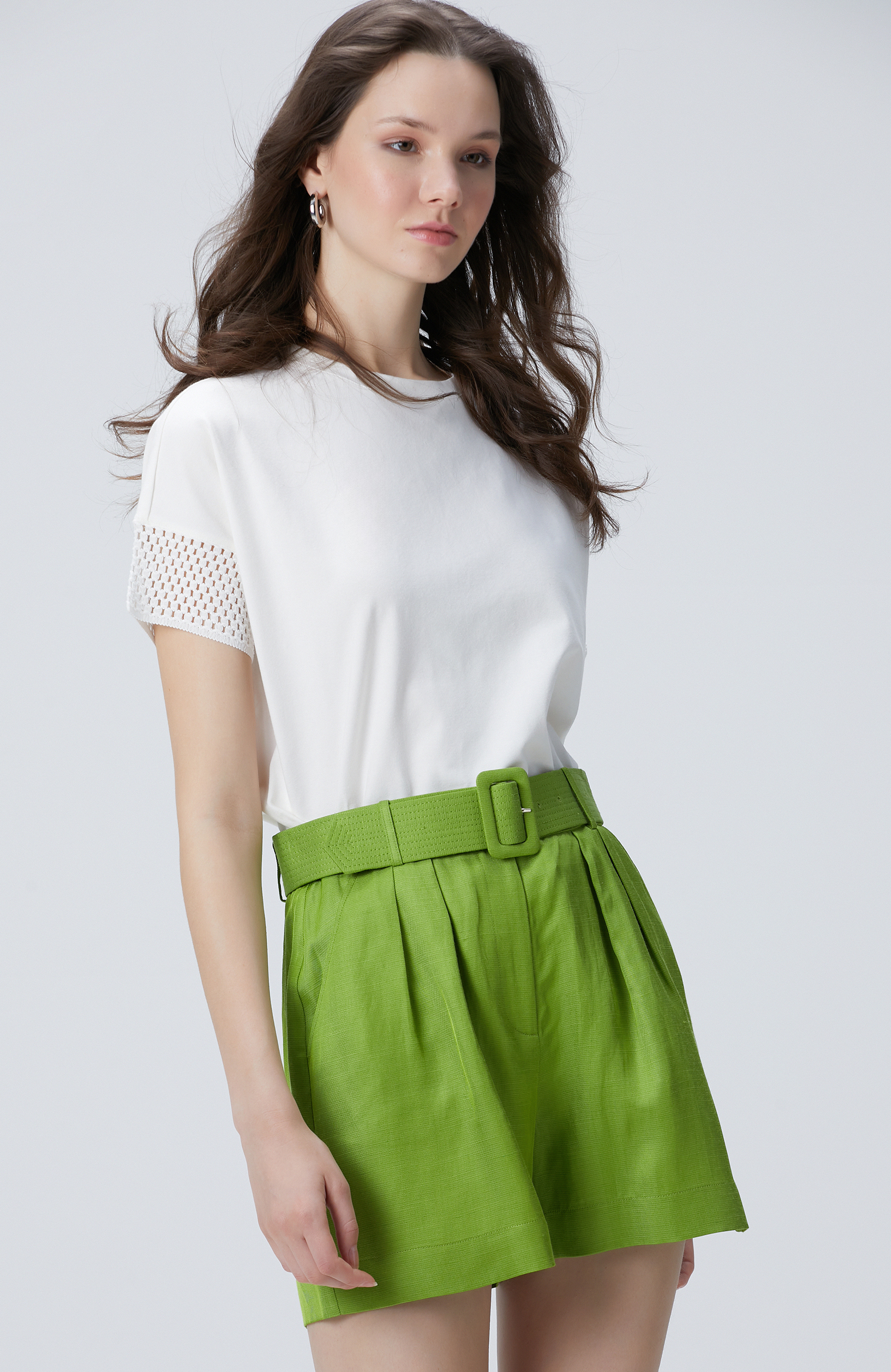 Kırık Beyaz Kol Ucu Örgü Detaylı T-shirt