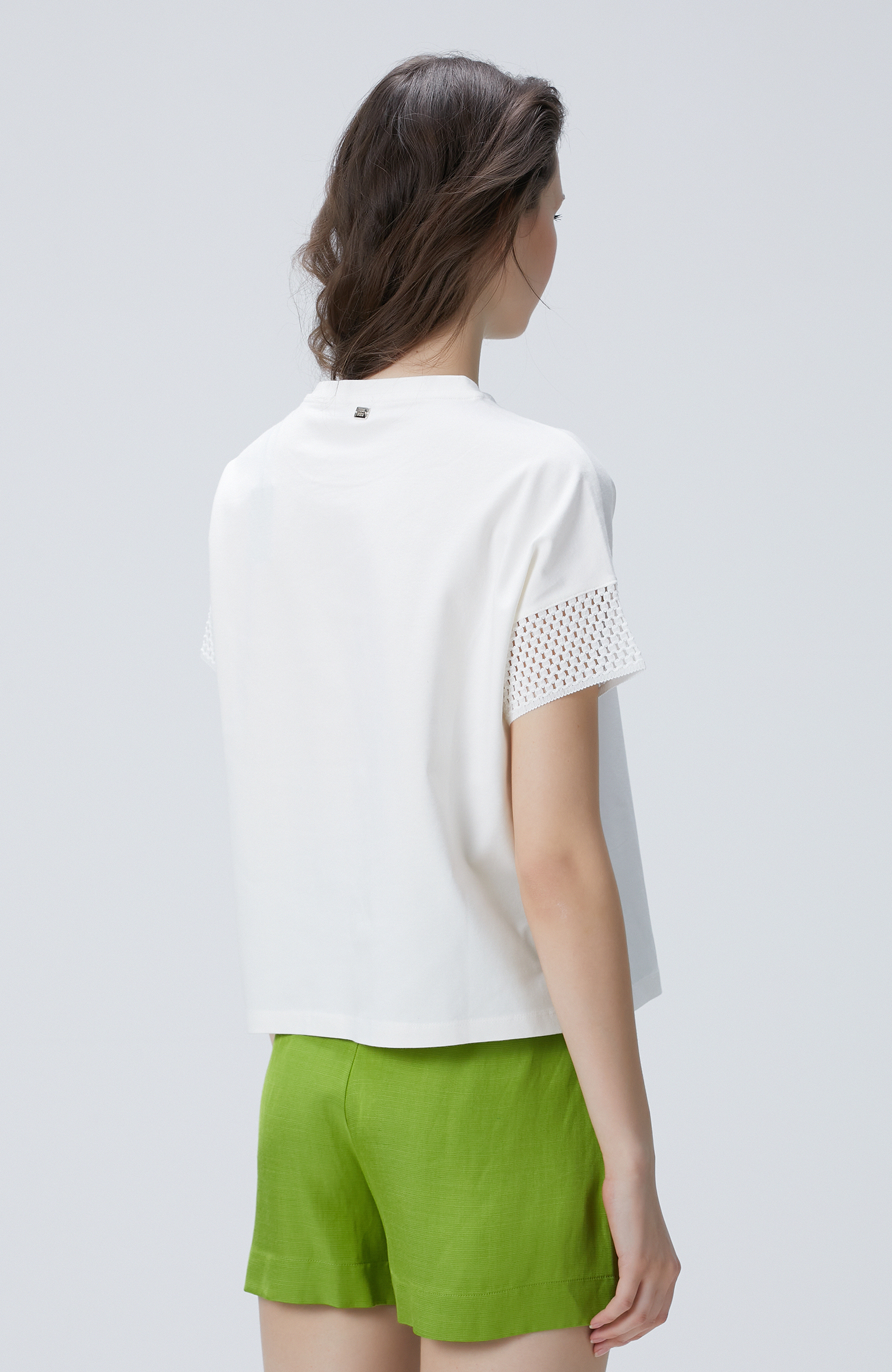 Kırık Beyaz Kol Ucu Örgü Detaylı T-shirt