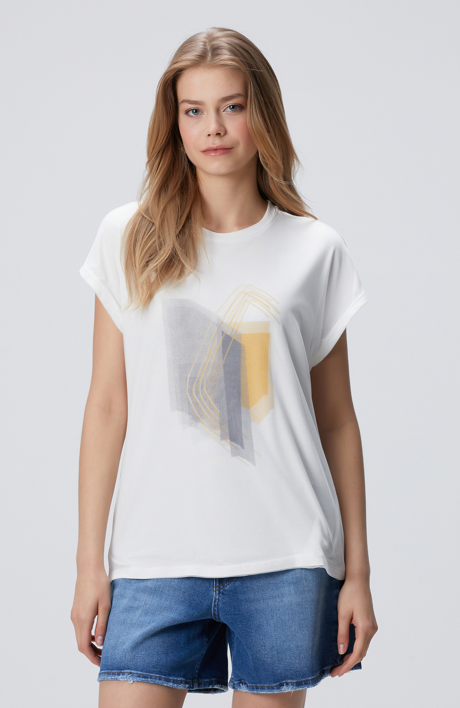 Kırık Beyaz Tül Garnili T-shirt