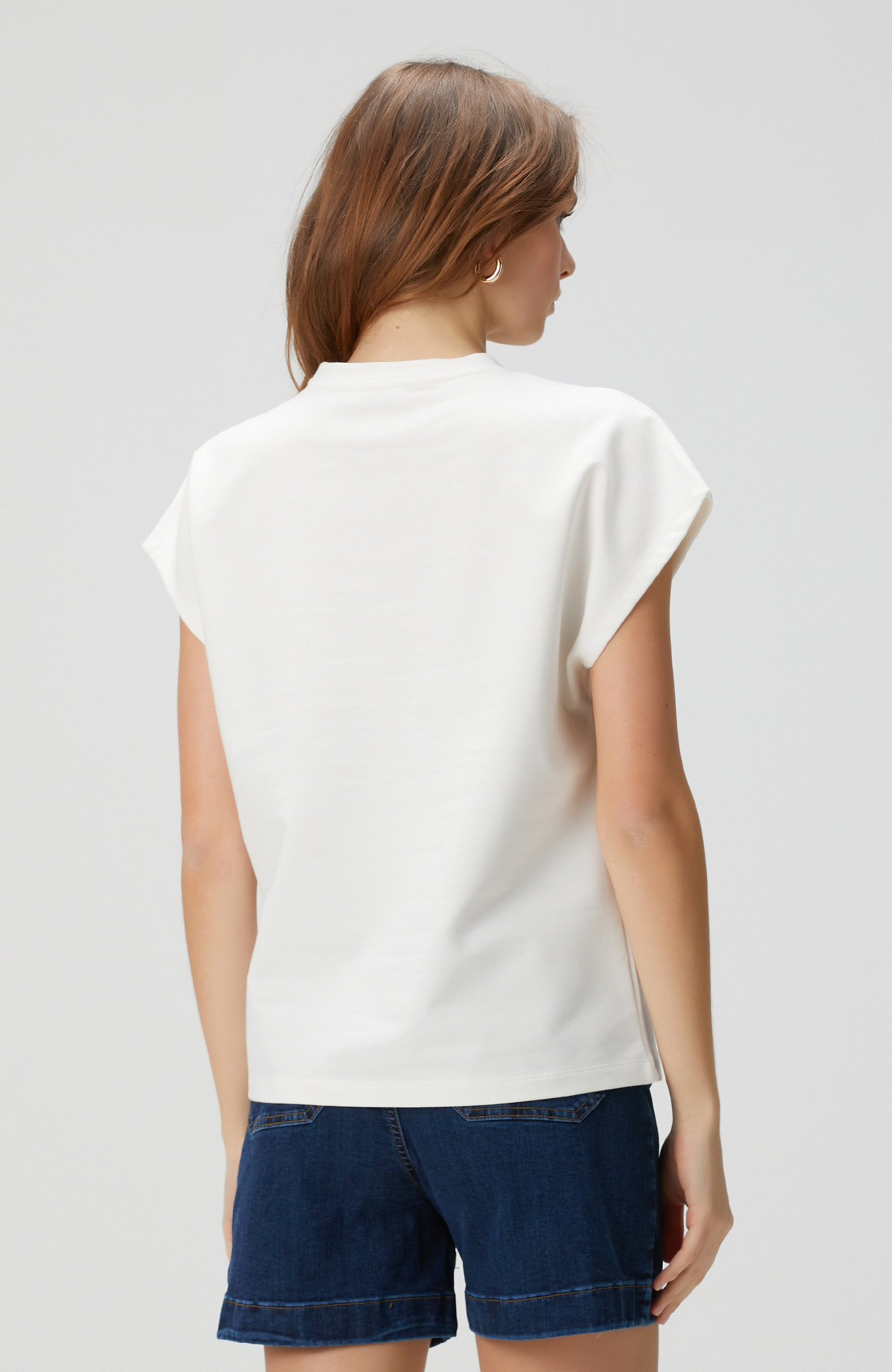 Beyaz Payet Nakış İşlemeli T-shirt