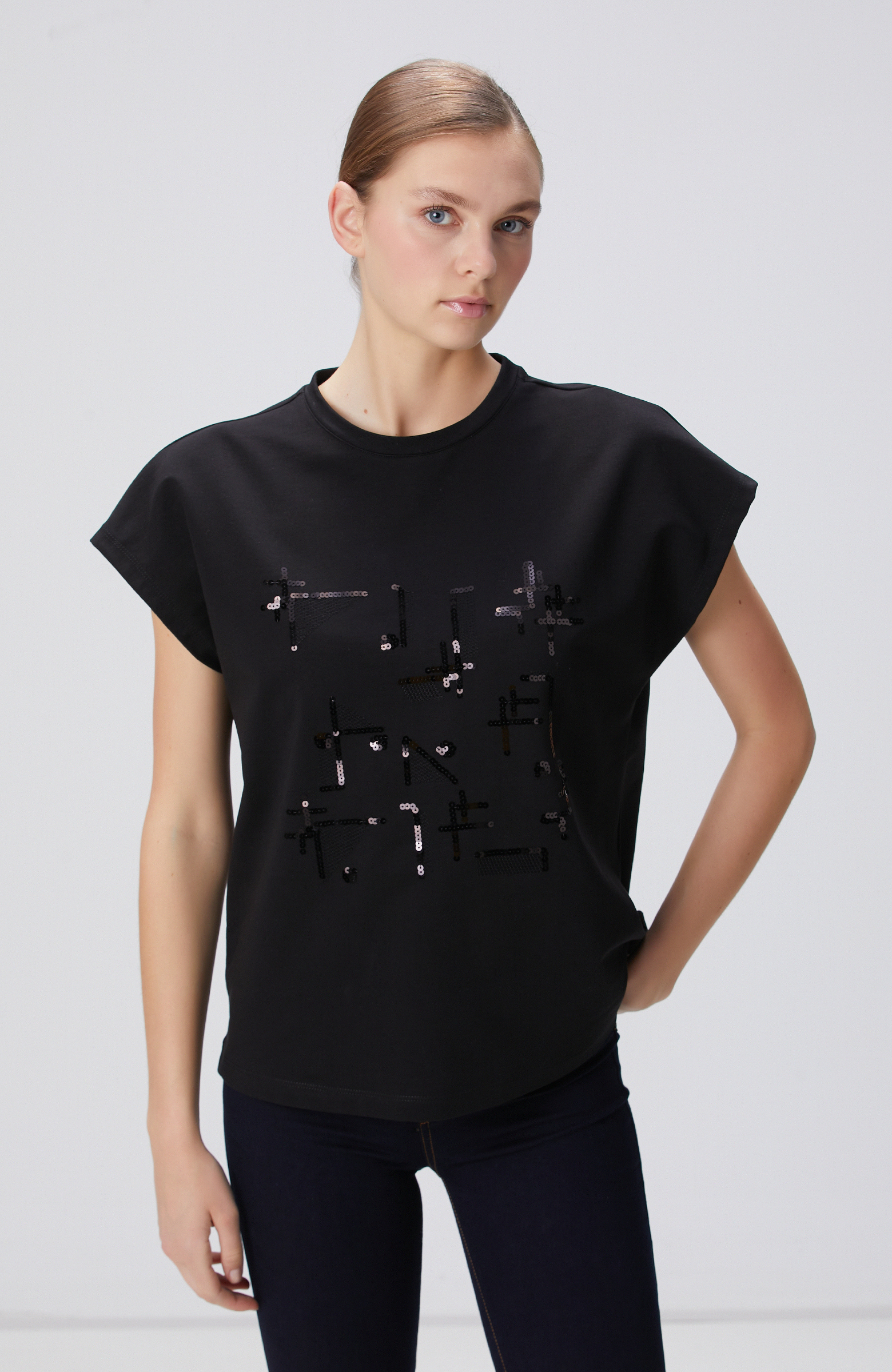 Siyah Payet Nakış İşlemeli T-shirt