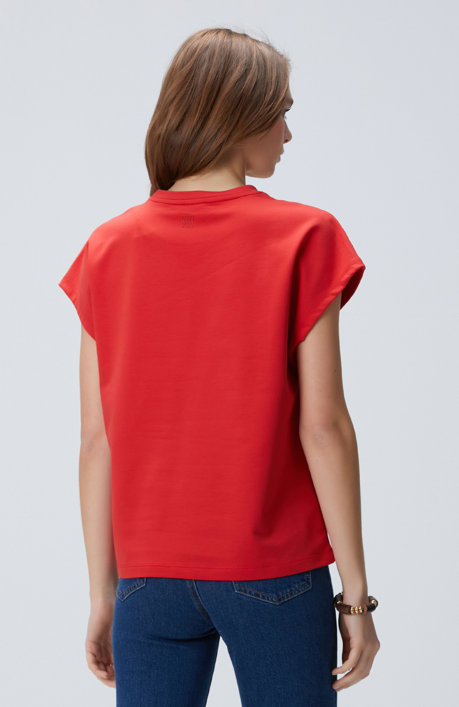 Kırmızı Payet Nakış İşlemeli T-shirt