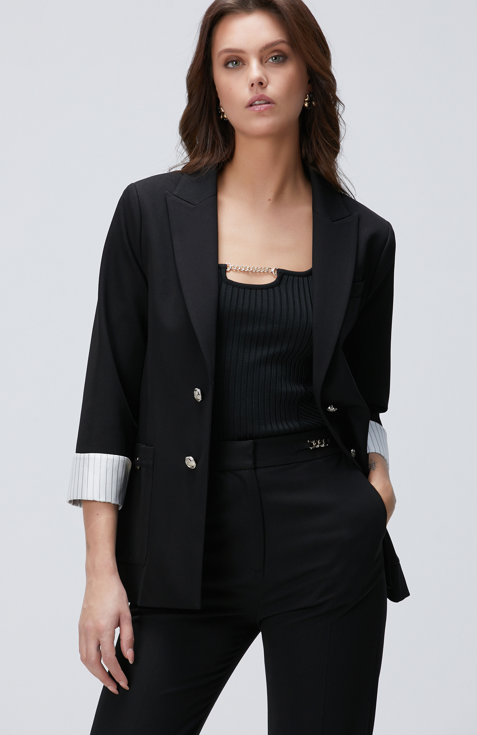 Siyah Aksesuar Detaylı Ceket
