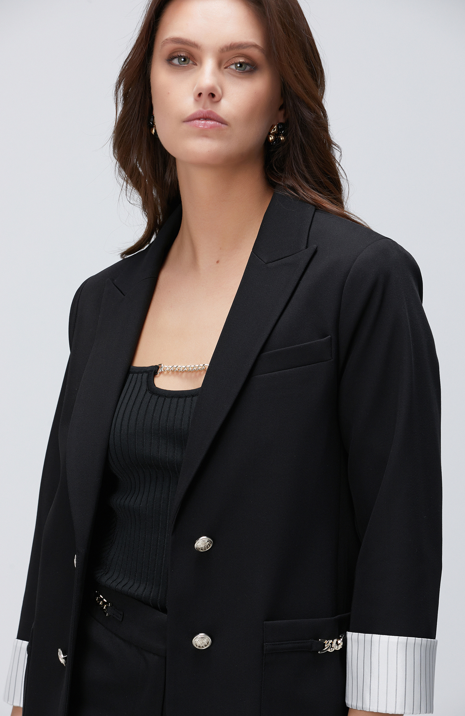 Siyah Aksesuar Detaylı Ceket