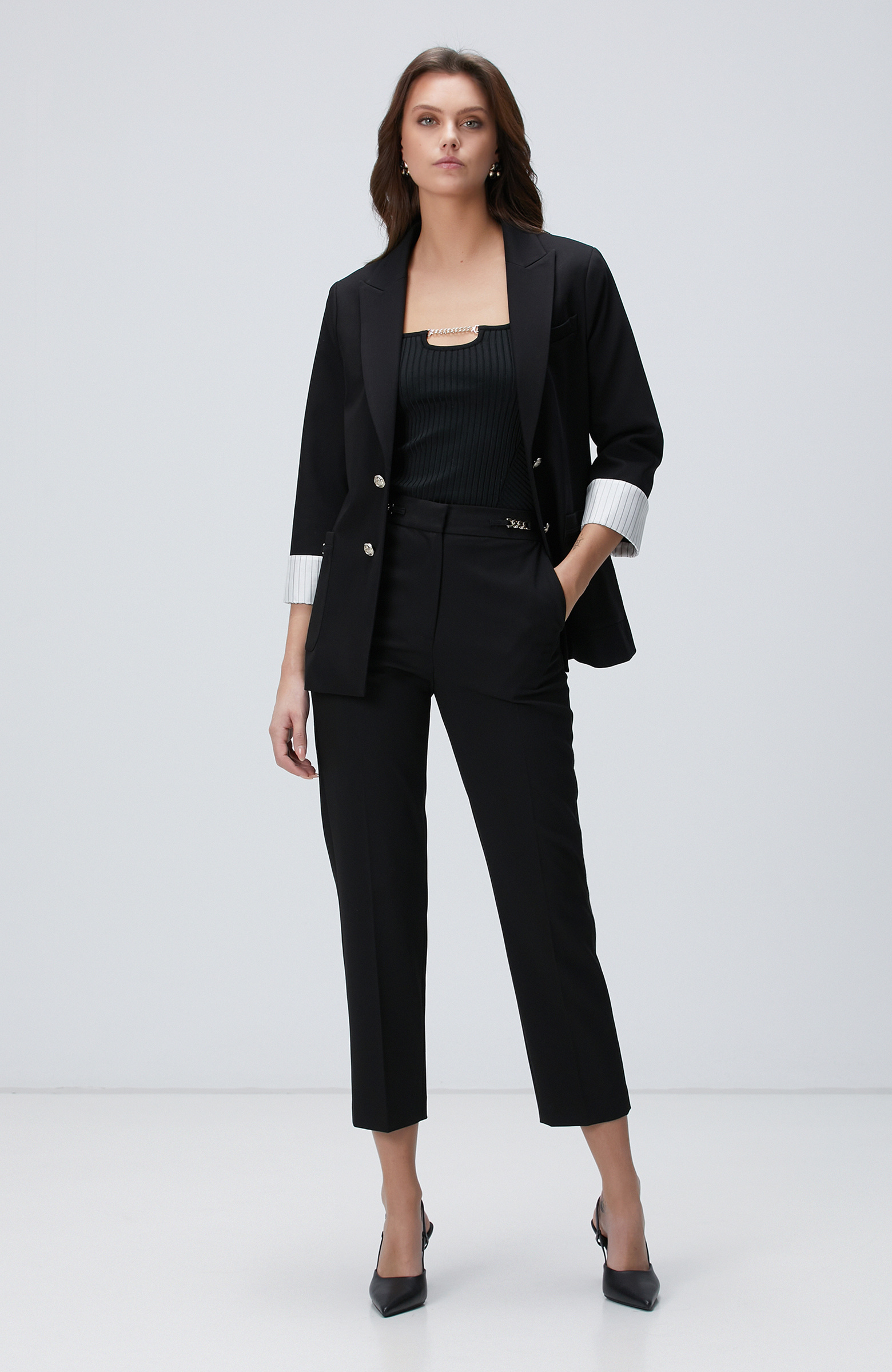 Siyah Aksesuar Detaylı Ceket