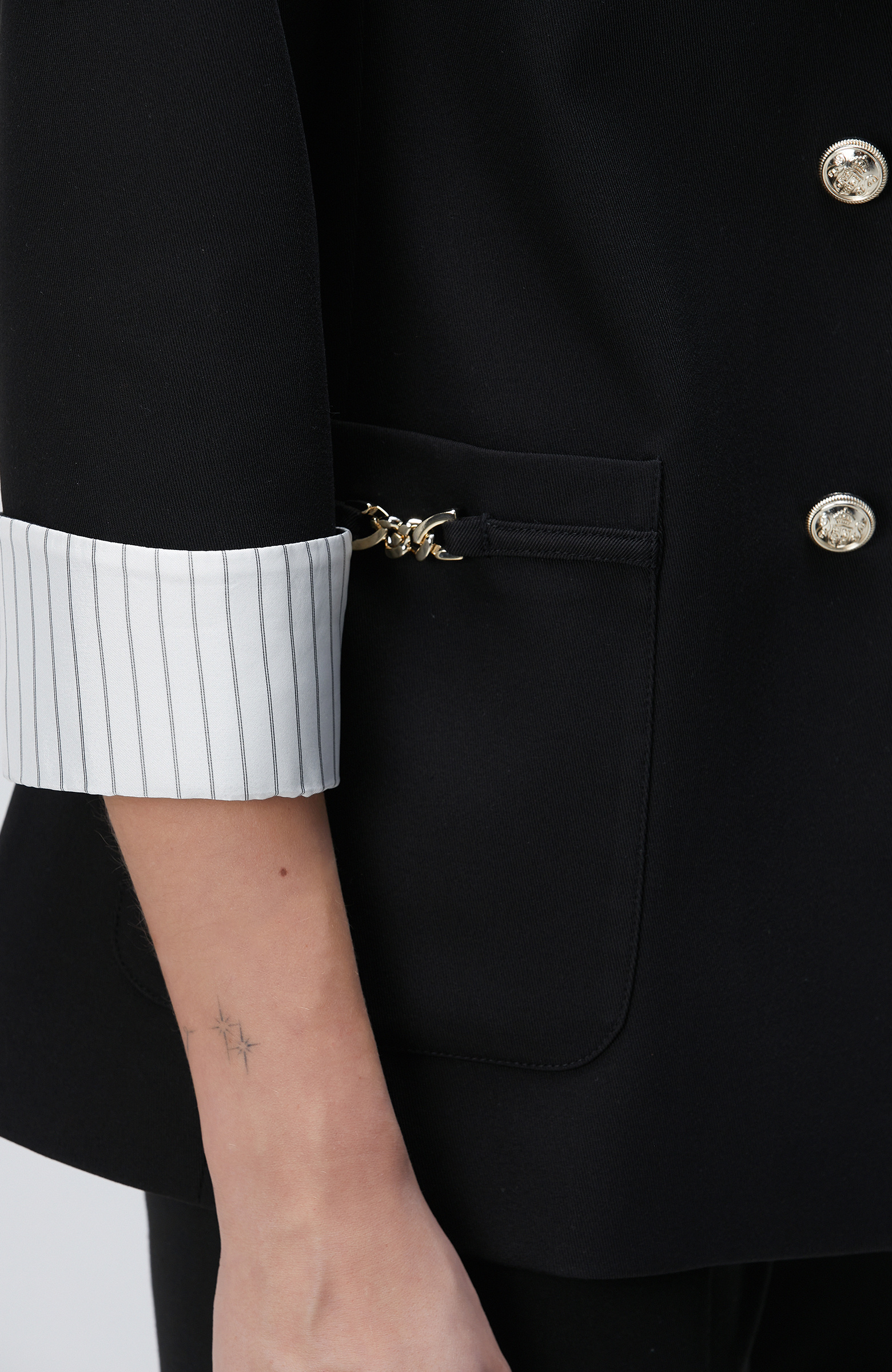 Siyah Aksesuar Detaylı Ceket