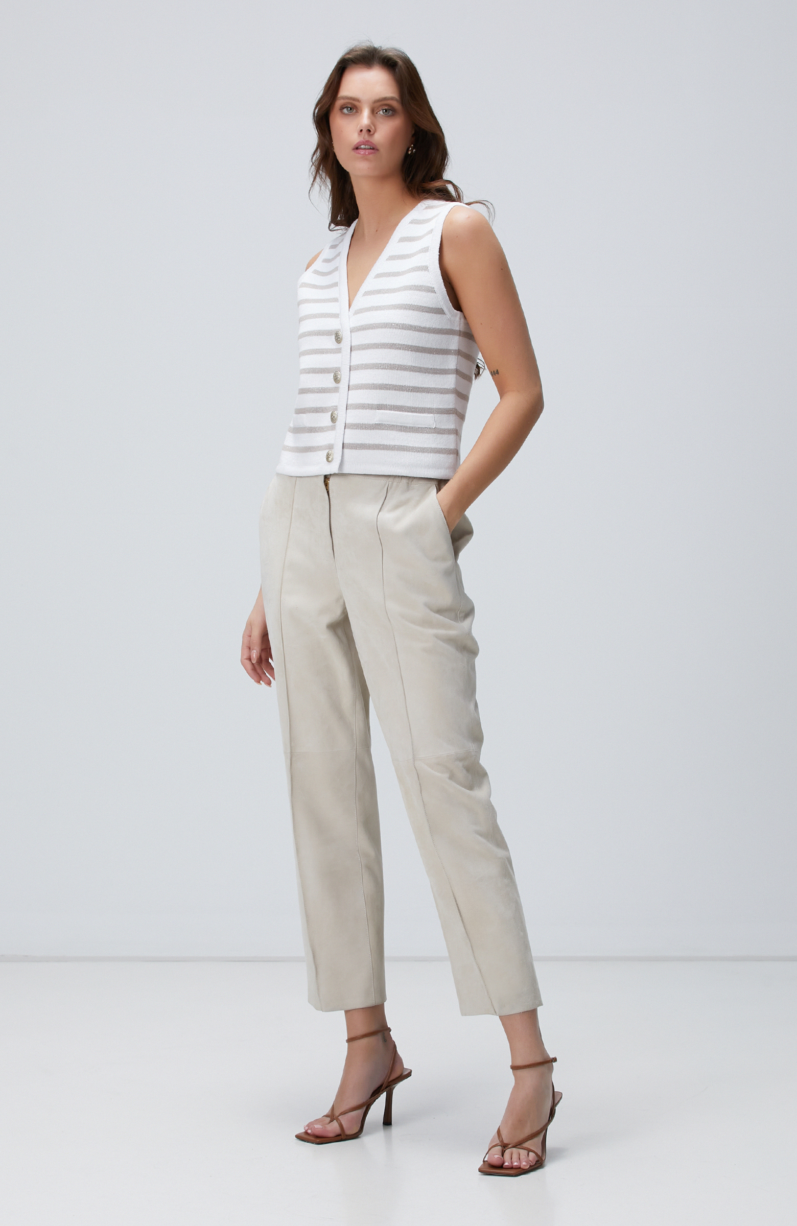 Kırık Beyaz Çizgili Triko Yelek