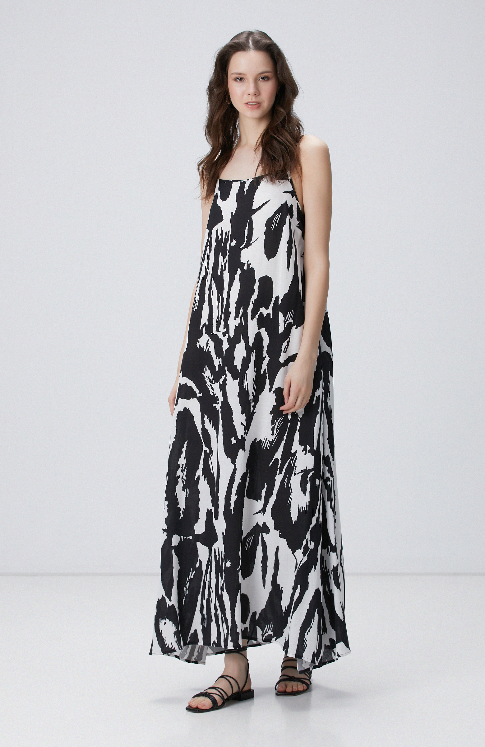 Siyah Beyaz Desenli Keten Elbise