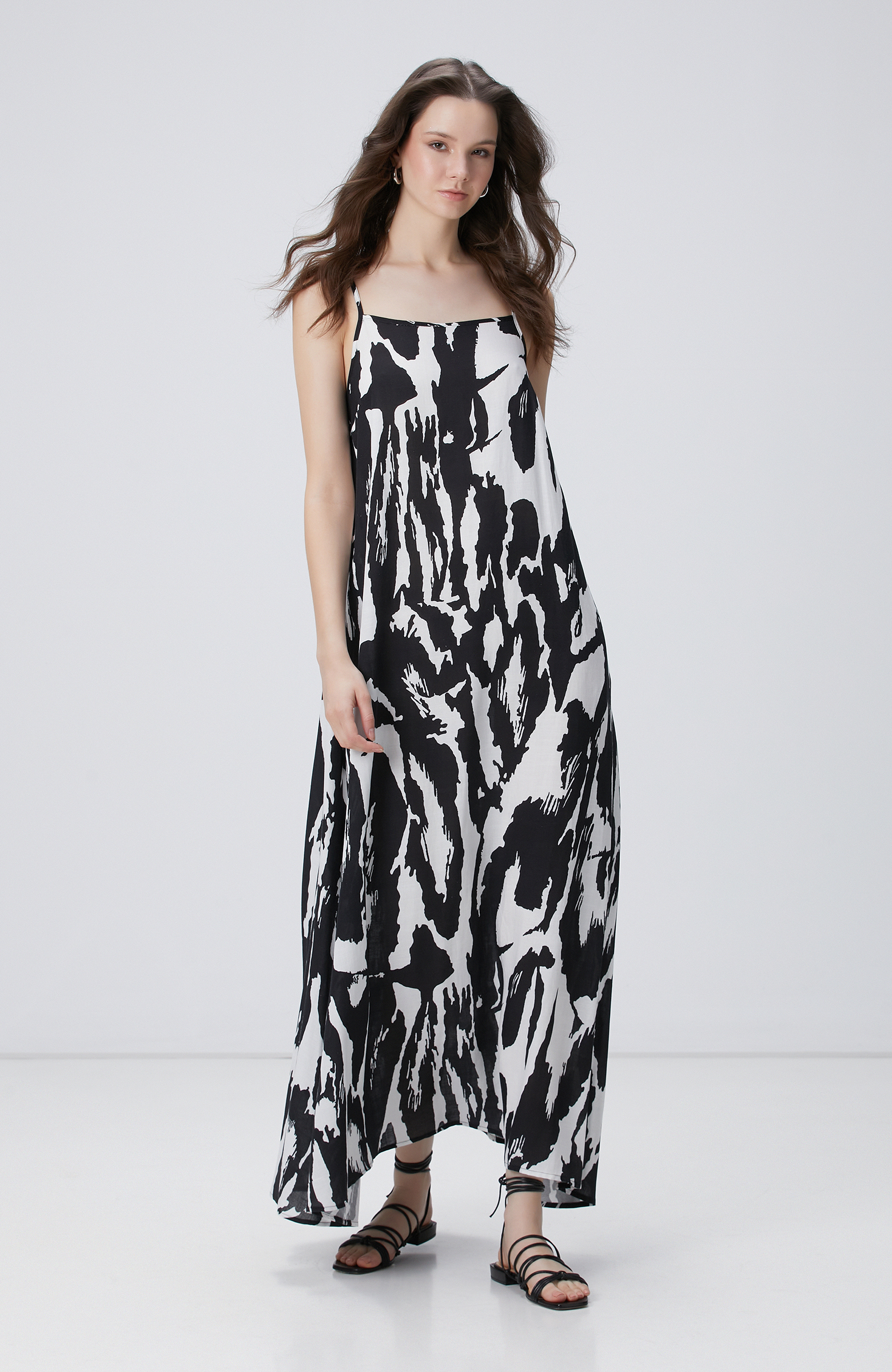 Siyah Beyaz Desenli Keten Elbise