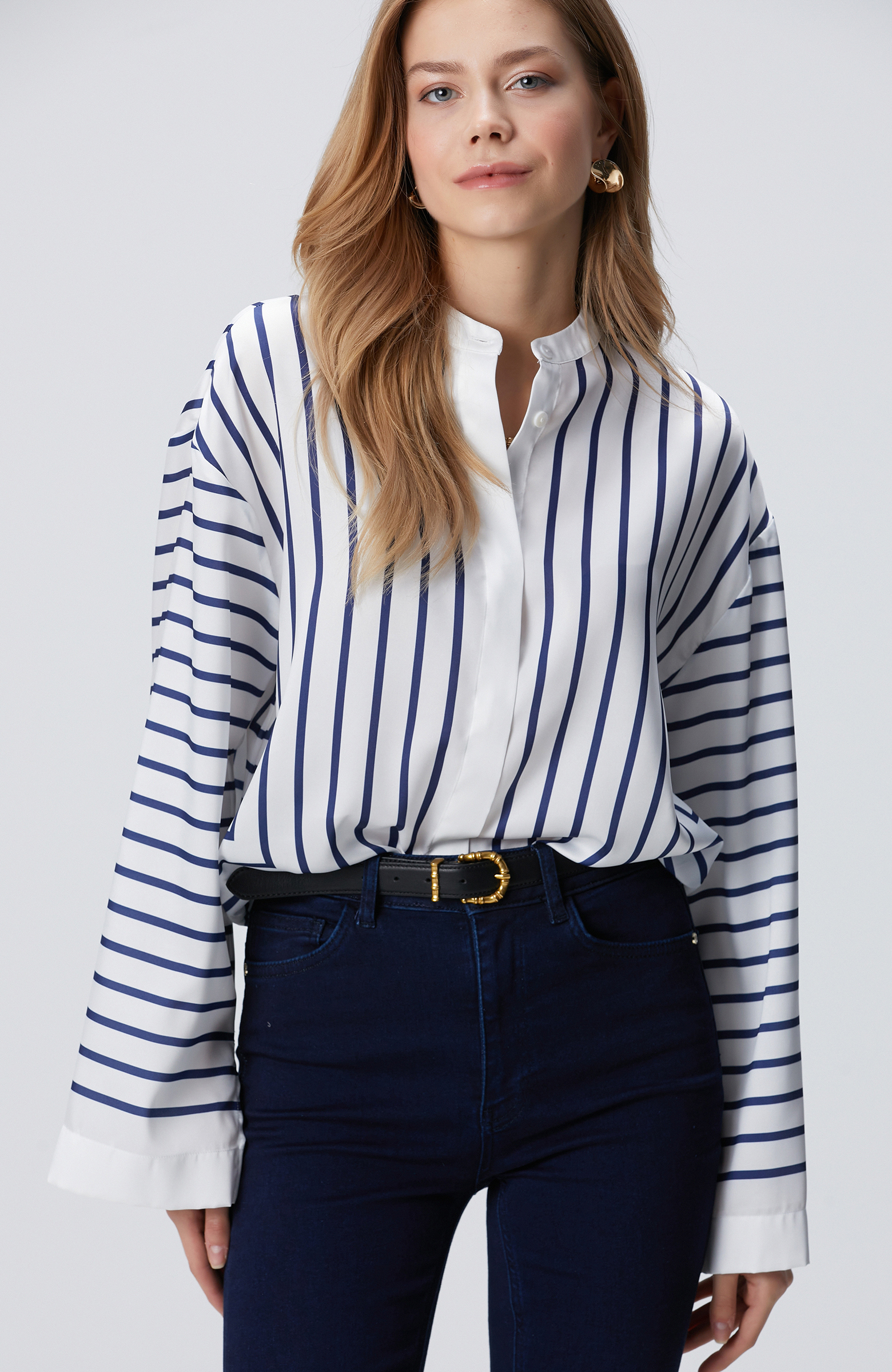 Lacivert Kırık Beyaz Gömlek