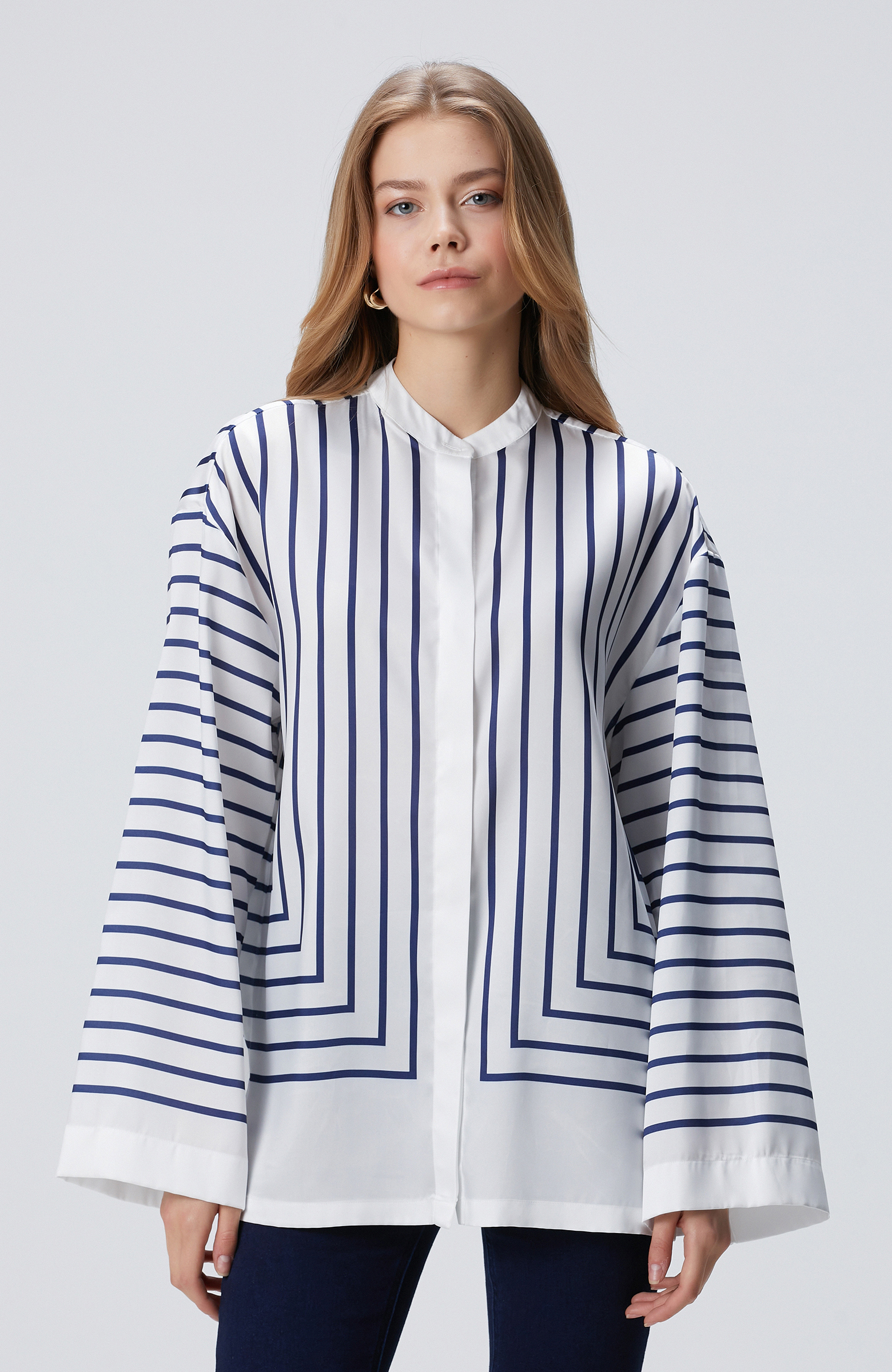 Lacivert Kırık Beyaz Gömlek