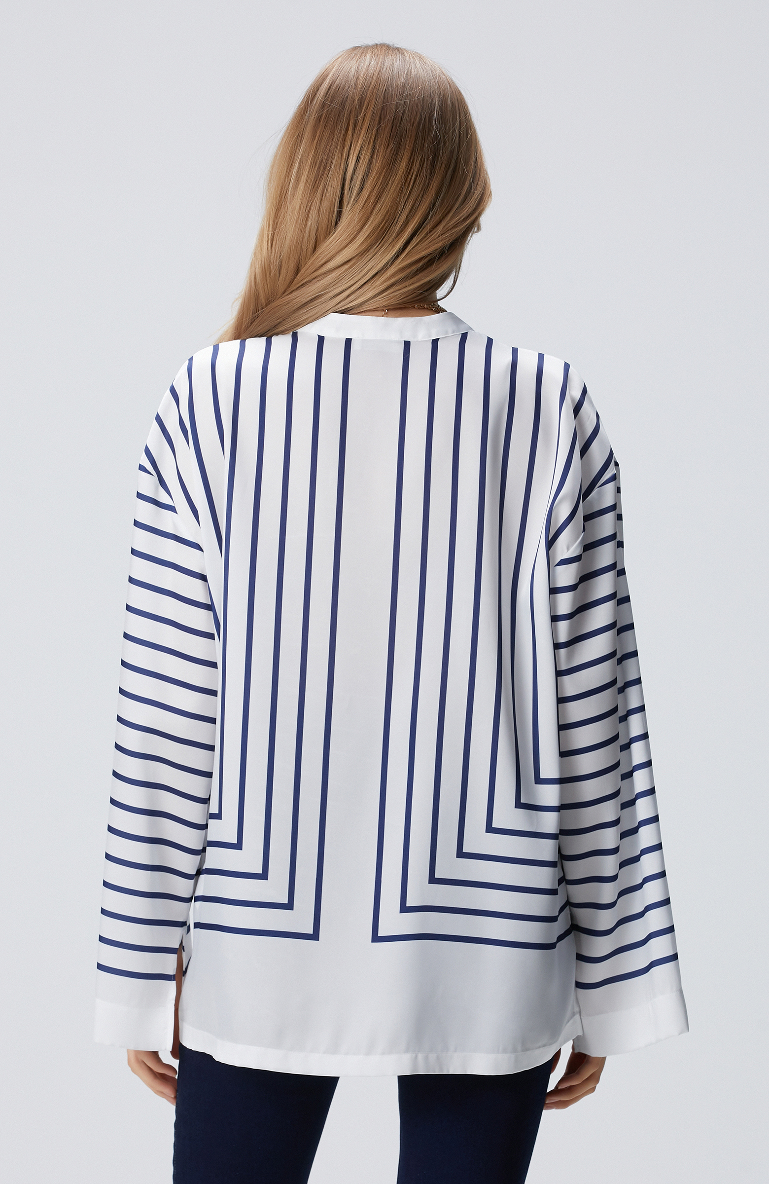 Lacivert Kırık Beyaz Gömlek