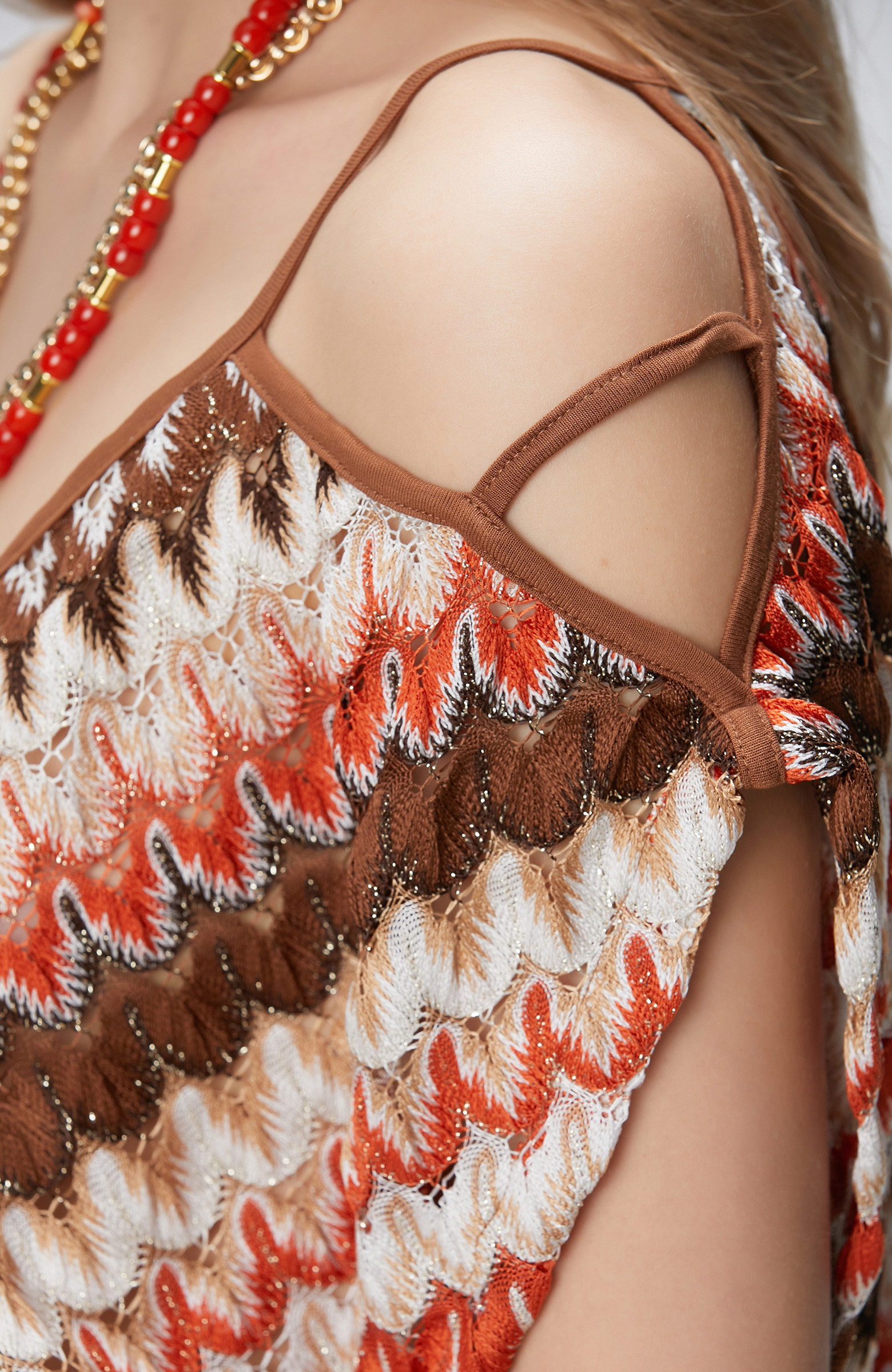 Kırık Beyaz Kahverengi Plaj Tulumu