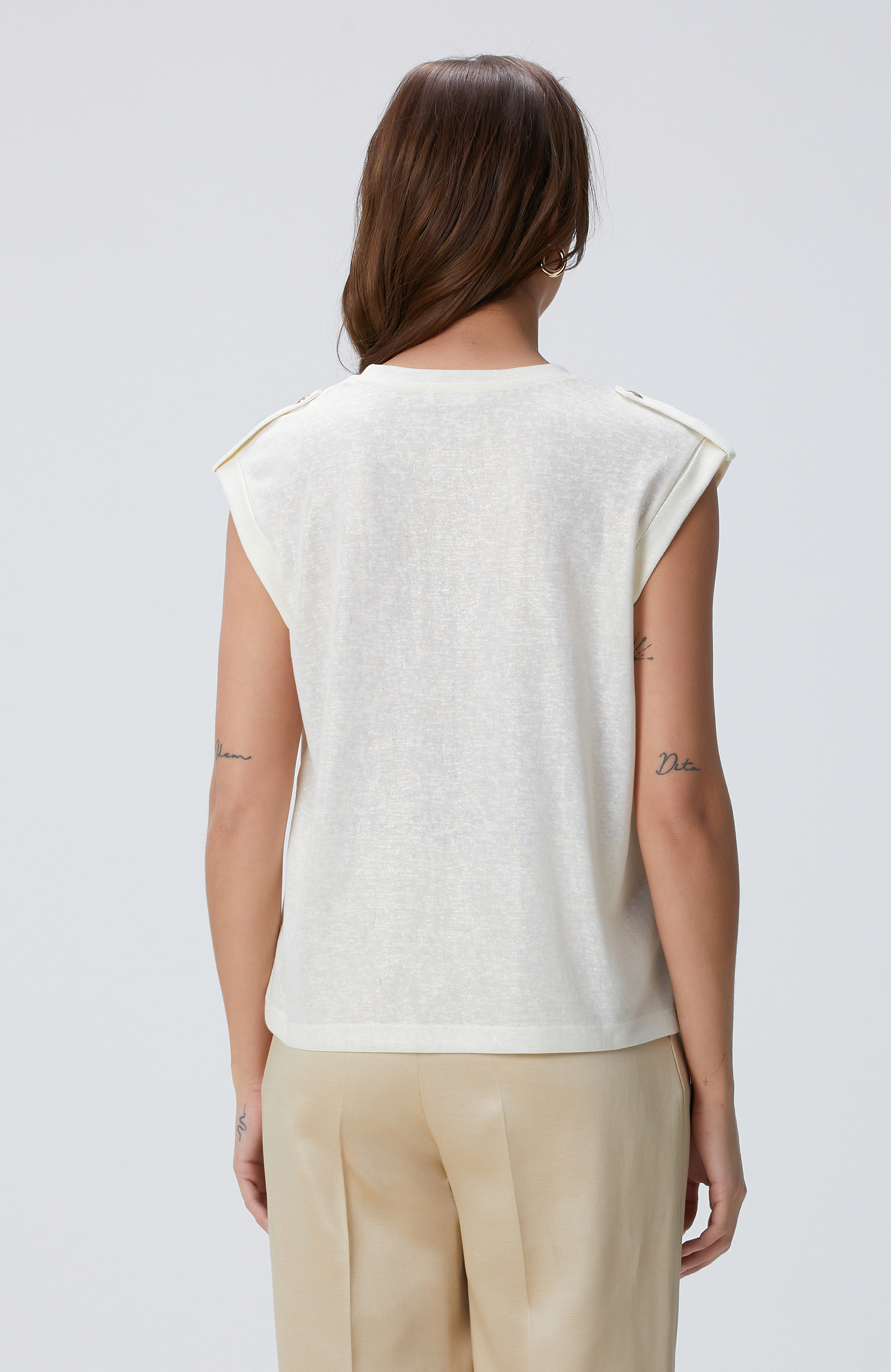 Kırık Beyaz Apoletli Baskılı T-shirt