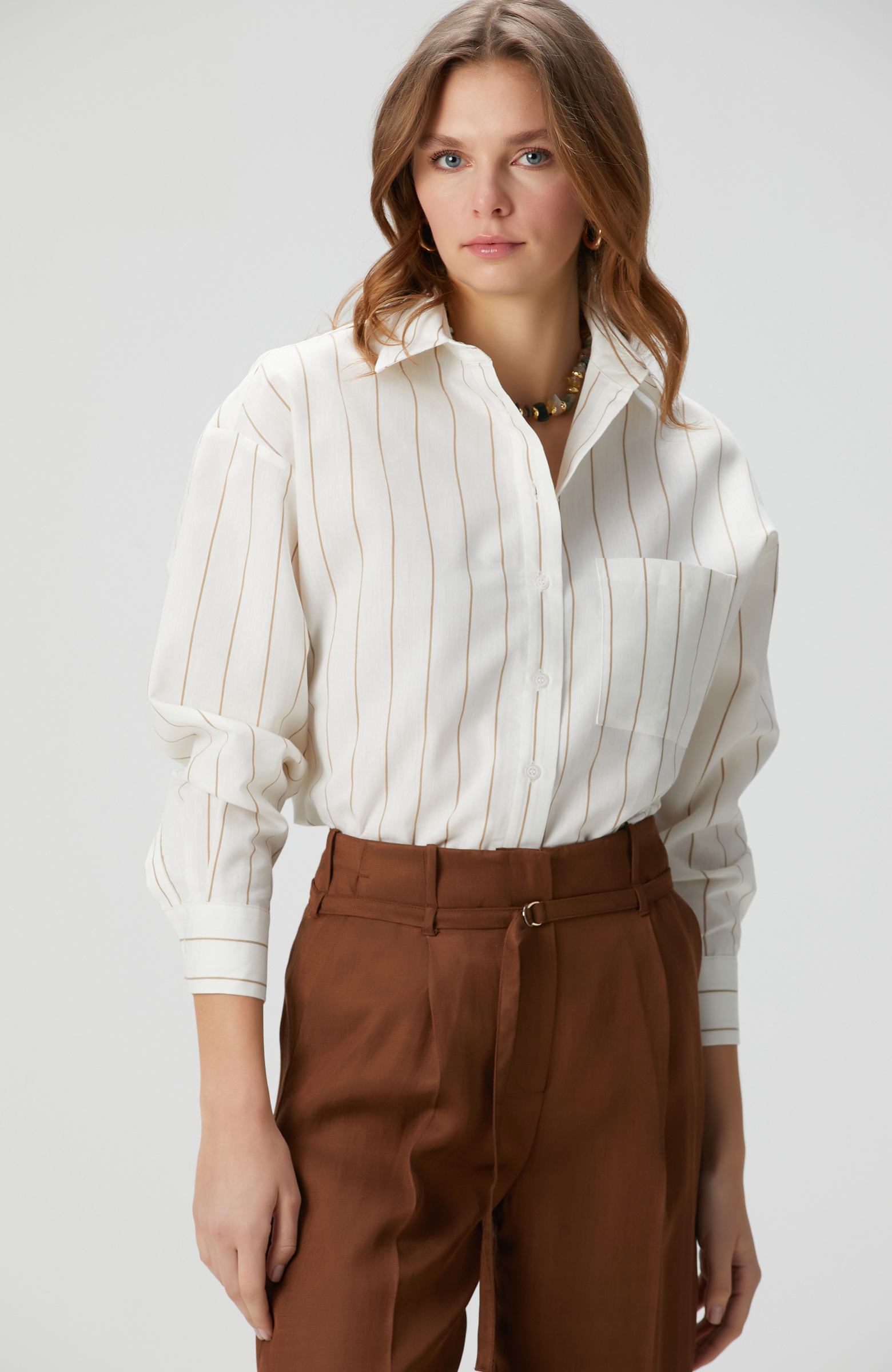 Bej Çizgili Keten Karışımlı Gömlek