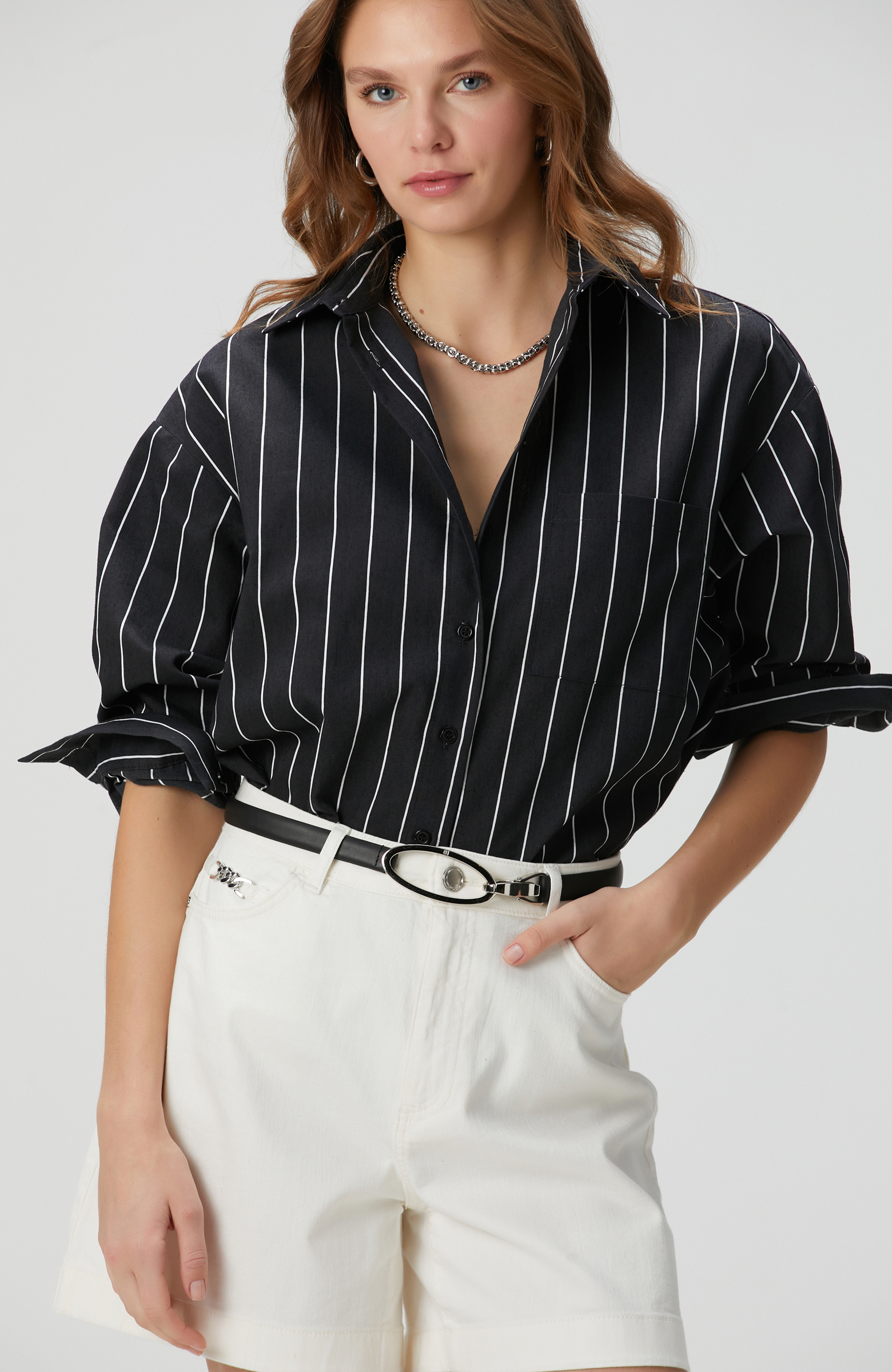 Siyah Beyaz Çizgili Keten Karışımlı Gömlek